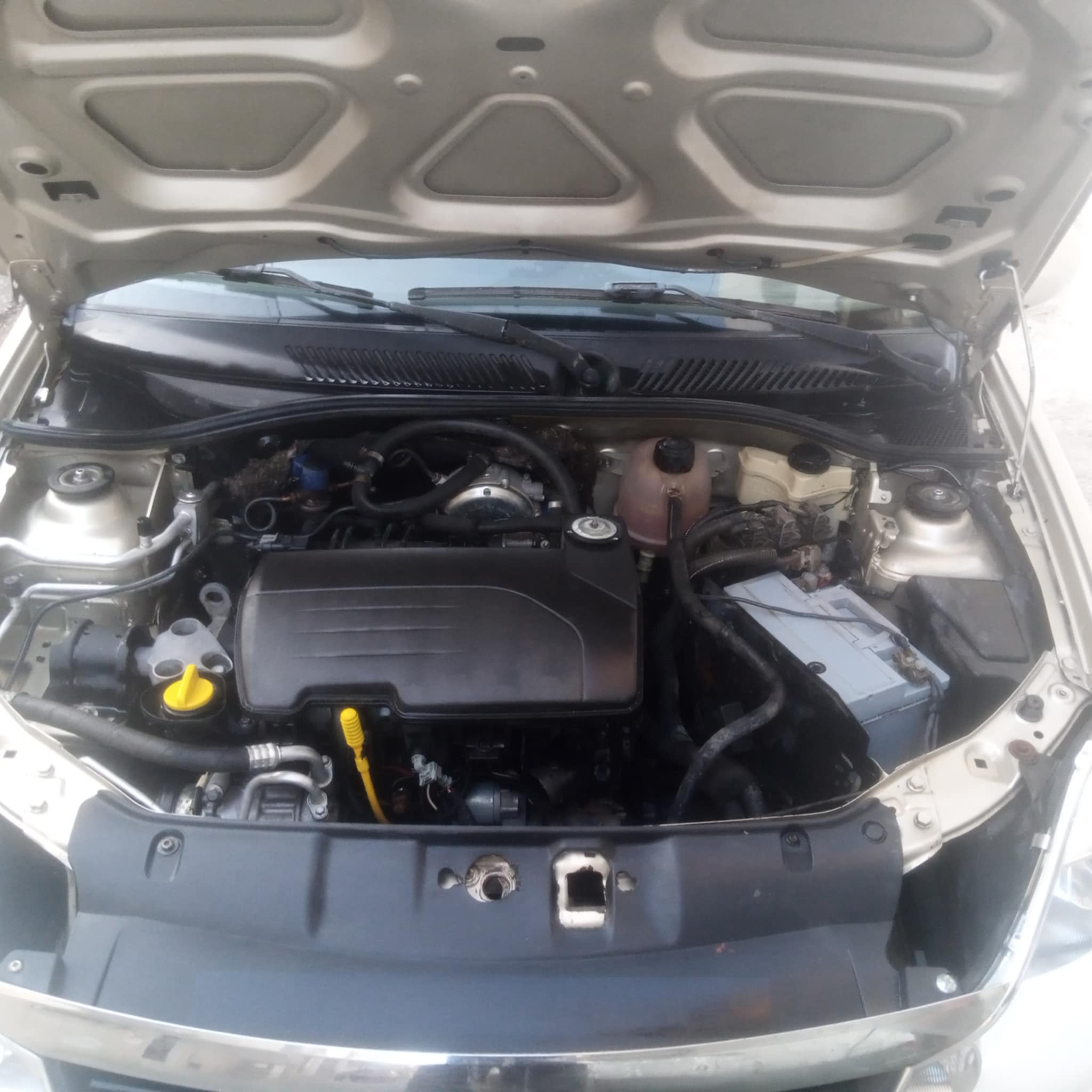 El Kabbaria Ibn Sina Renault Symbol Renault symbol  2012 gaz essence