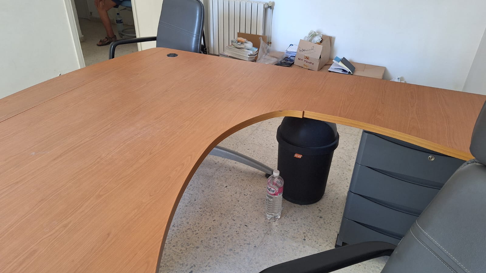 El Menzah El Manar 1 Meubles de bureau Bureaux - Tables Mobilier de bureau en trs bon tat