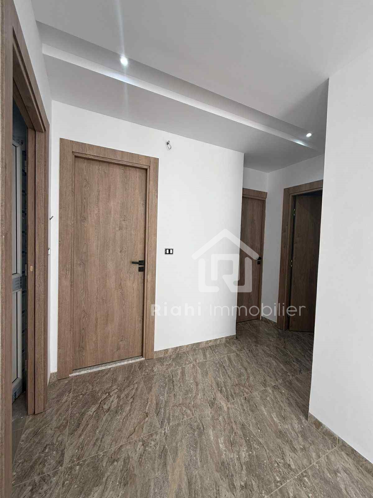 Megrine Megrine Jaouhara Location Appart. 3 pices Appart s3 rdc etage de villa a cot de mg
