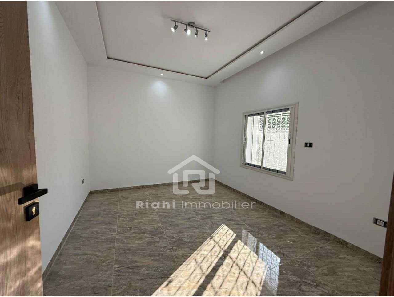 Megrine Megrine Jaouhara Location Appart. 3 pices Appart s3 rdc etage de villa a cot de mg