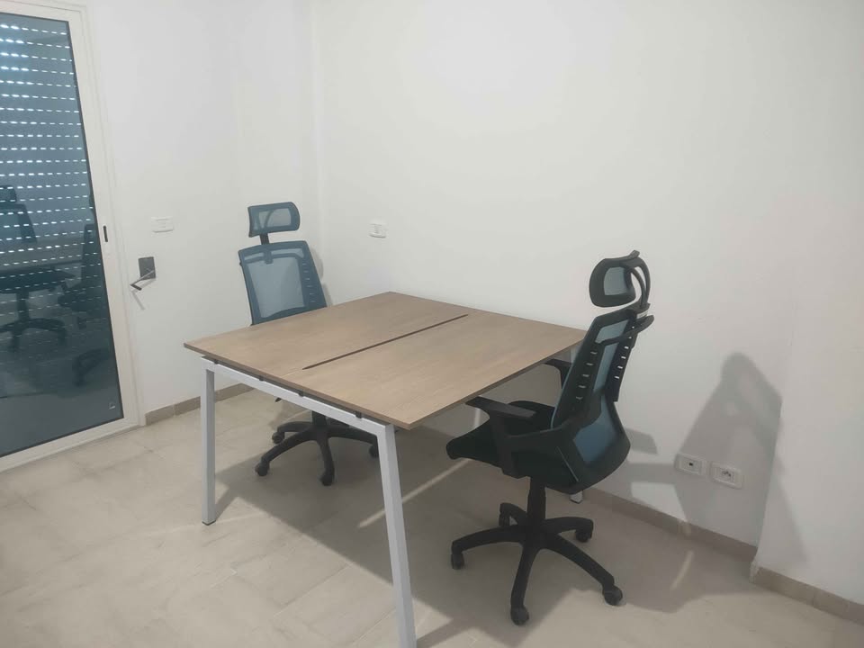 Sfax Ville El Bousten Meubles de bureau Bureaux - Tables Mobilier de bureau en excellent etat