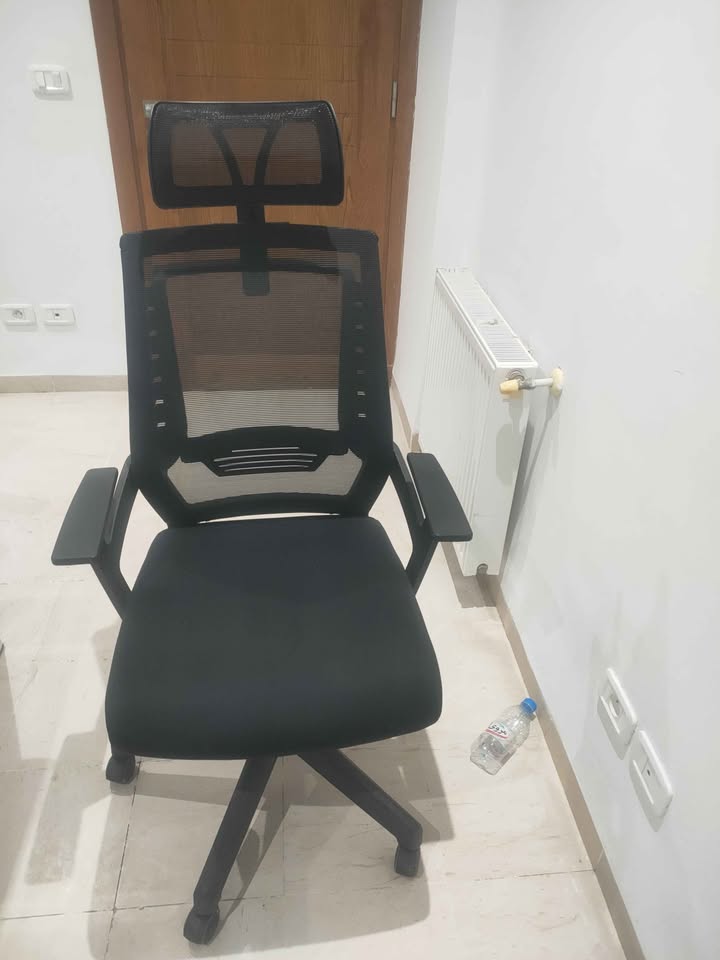 Sfax Ville El Bousten Meubles de bureau Bureaux - Tables Mobilier de bureau en excellent etat