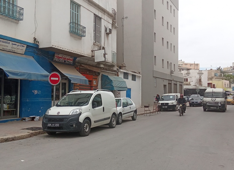 Bab Bhar Hedi Chaker Bureaux & Commerces Surfaces Local commercial 14 m2 zone trs active