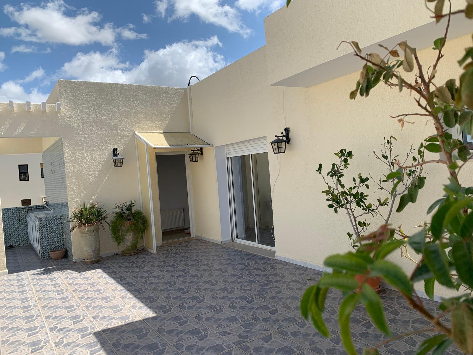 Ariana Ville El Menzah 6 Location Appart. 2 pices Tres beau etage villa