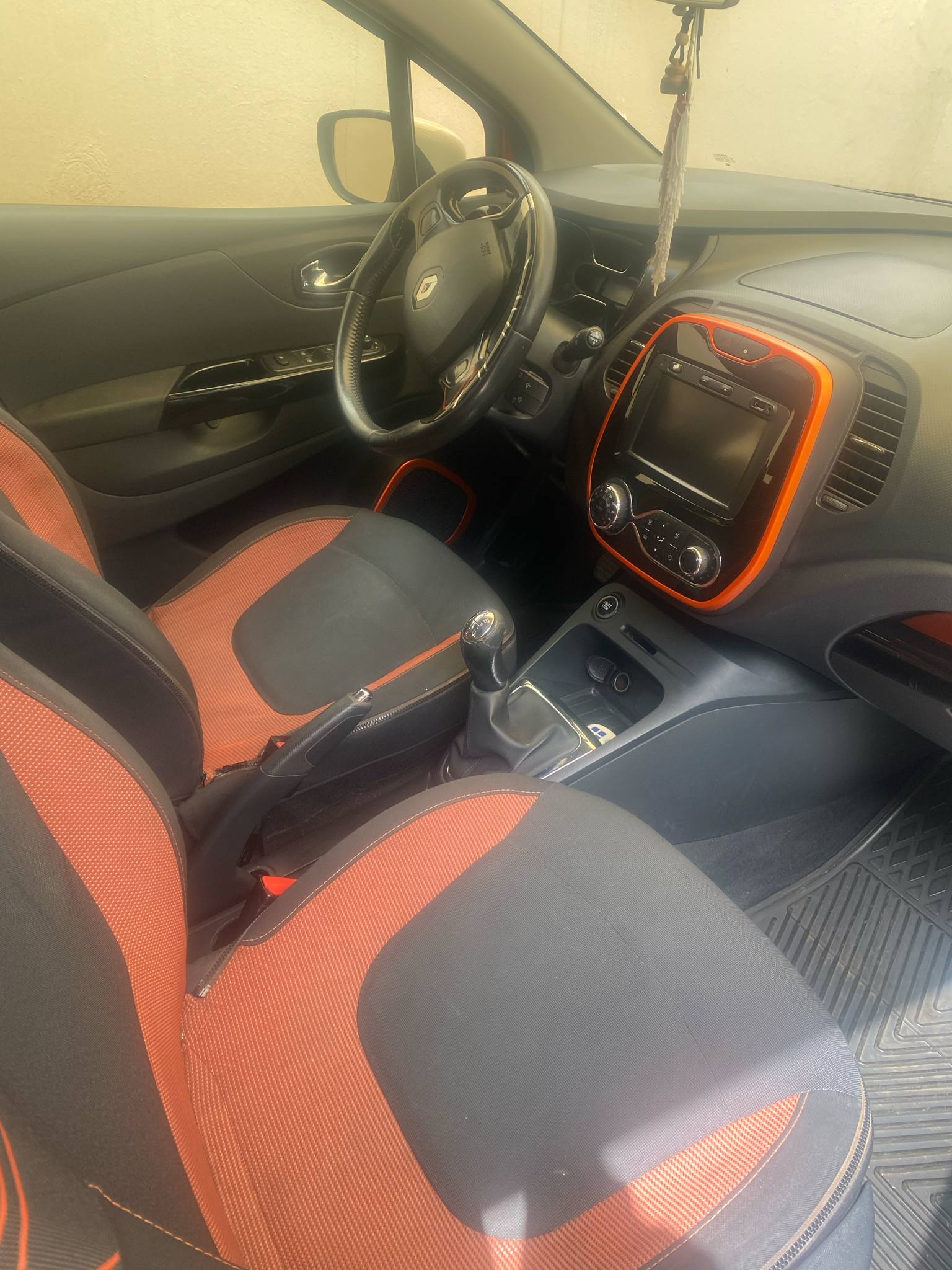 Ariana Ville Cite Ennasr 2 Renault Autre Modle Captur en trs bon tat
