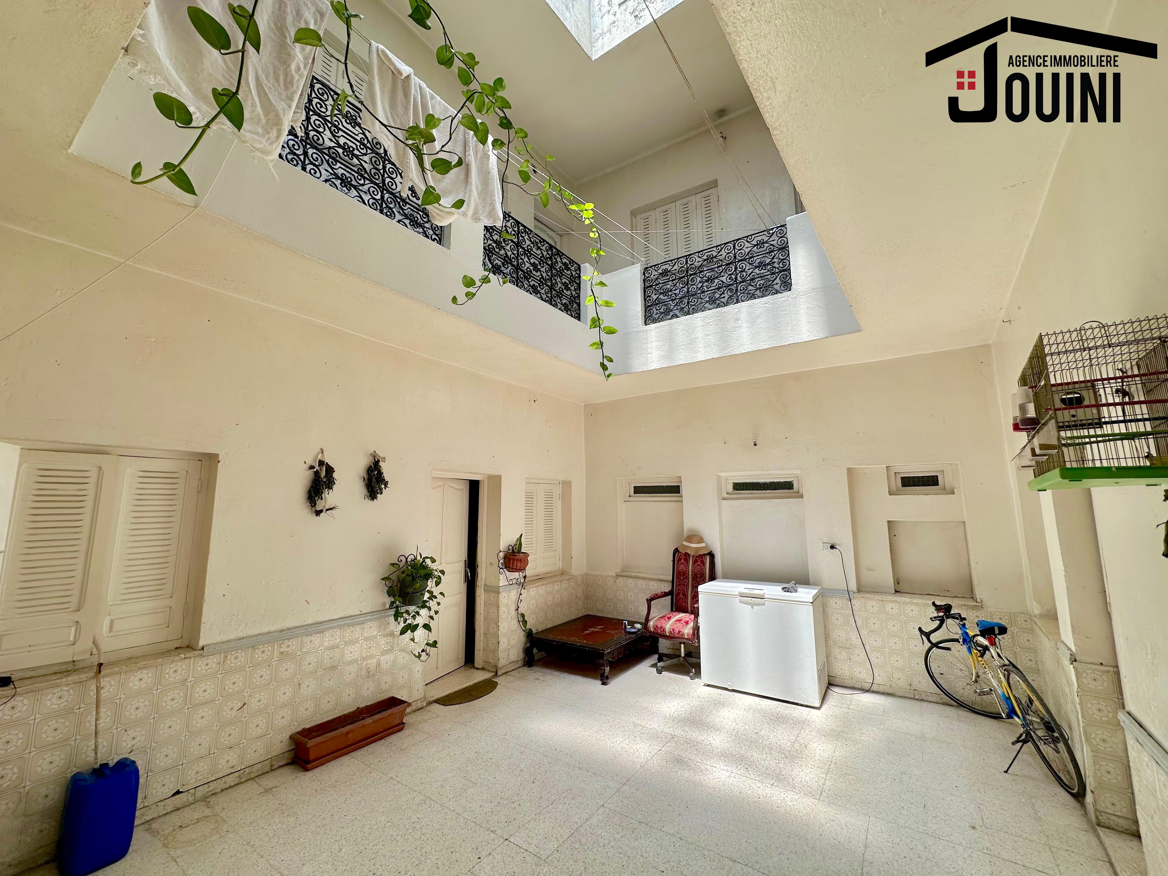 Bab Souika Bab Saadoun Vente Maisons Grande maison 7 chambres 2 locaux  beb saadoun