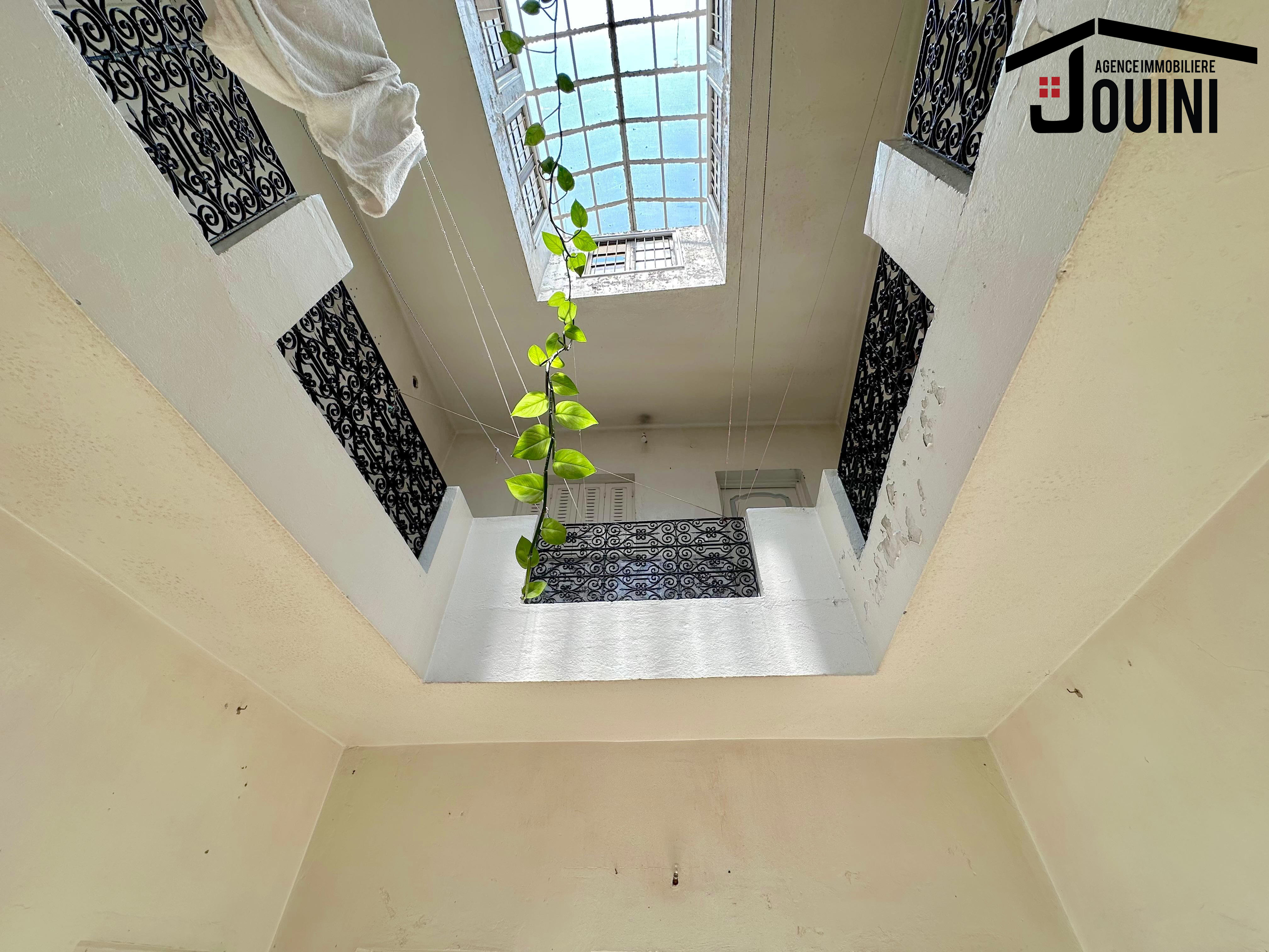 Bab Souika Bab Saadoun Vente Maisons Grande maison 7 chambres 2 locaux  beb saadoun