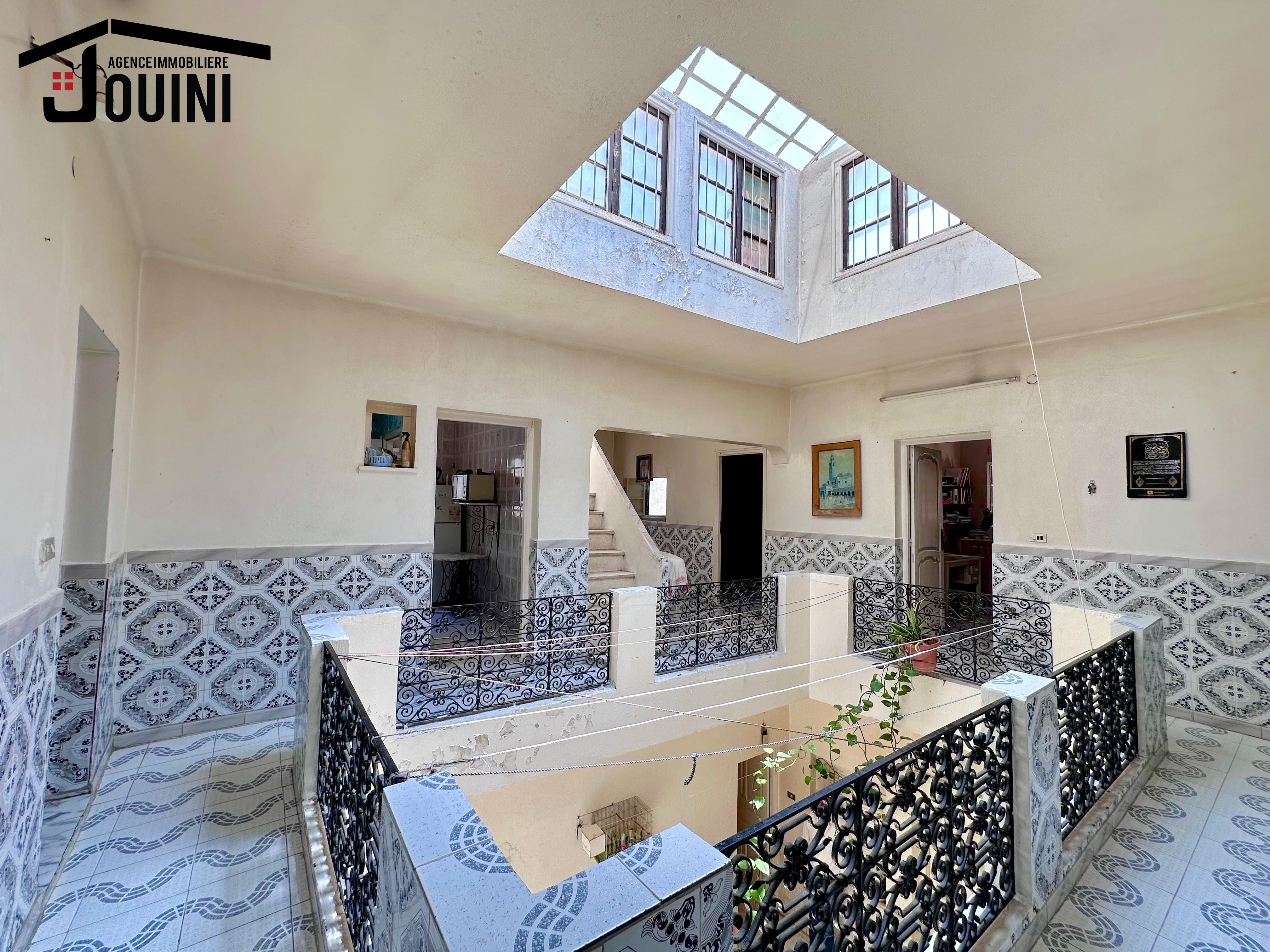 Bab Souika Bab Saadoun Vente Maisons Grande maison 7 chambres 2 locaux  beb saadoun