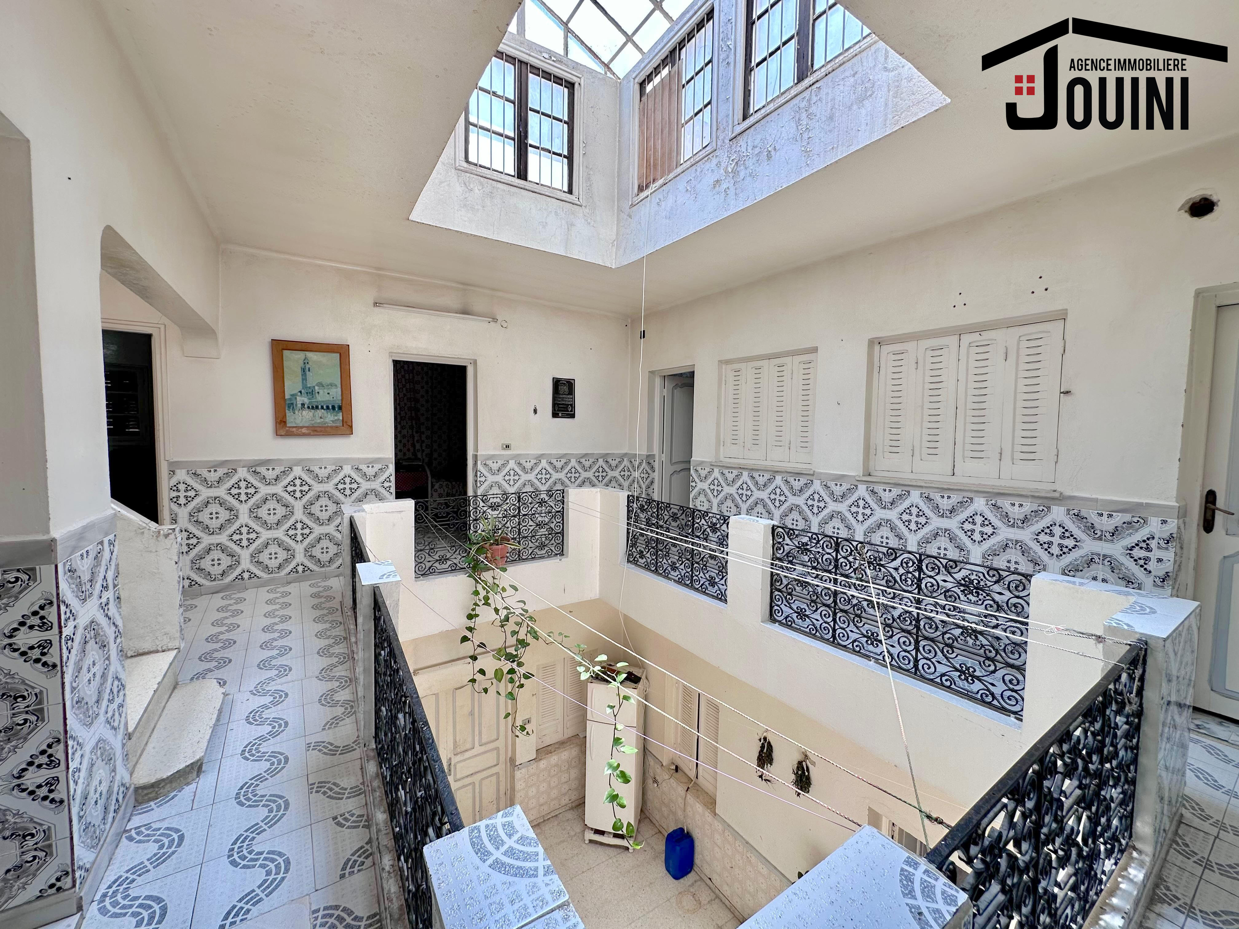 Bab Souika Bab Saadoun Vente Maisons Grande maison 7 chambres 2 locaux  beb saadoun