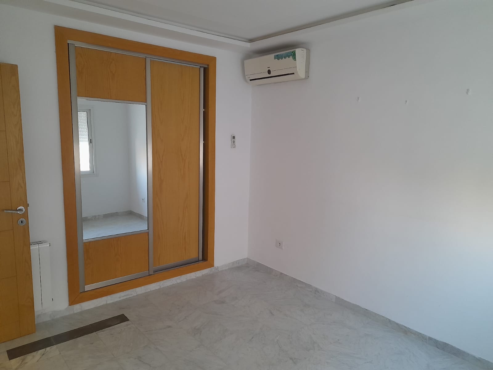 La Soukra Cite El Hana Location Appart. 2 pices Appart hs  l'aouina