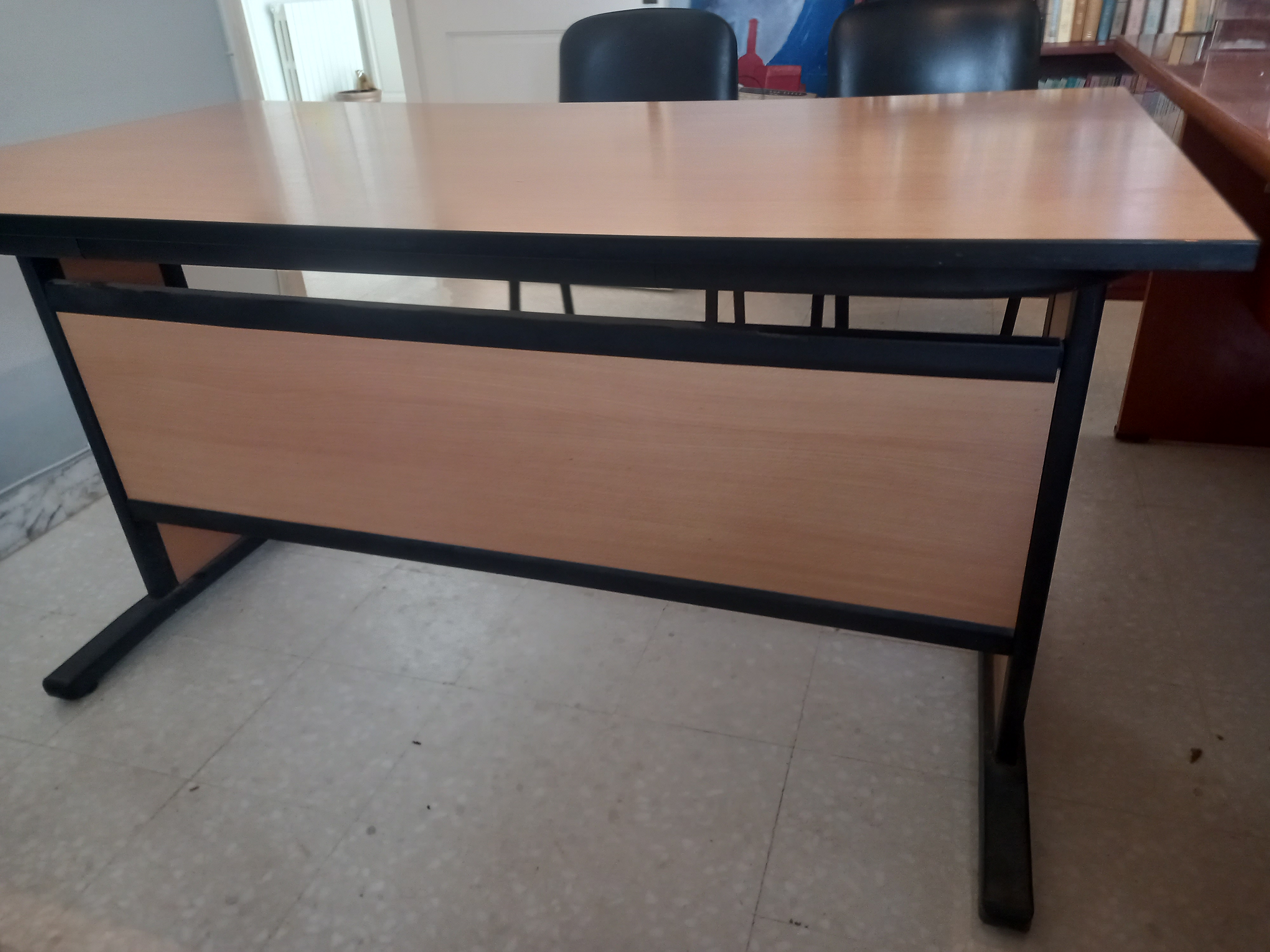 Ariana Ville Cite Ennasr 1 Meubles de bureau Bureaux - Tables Bureau et 2 lments de rangement