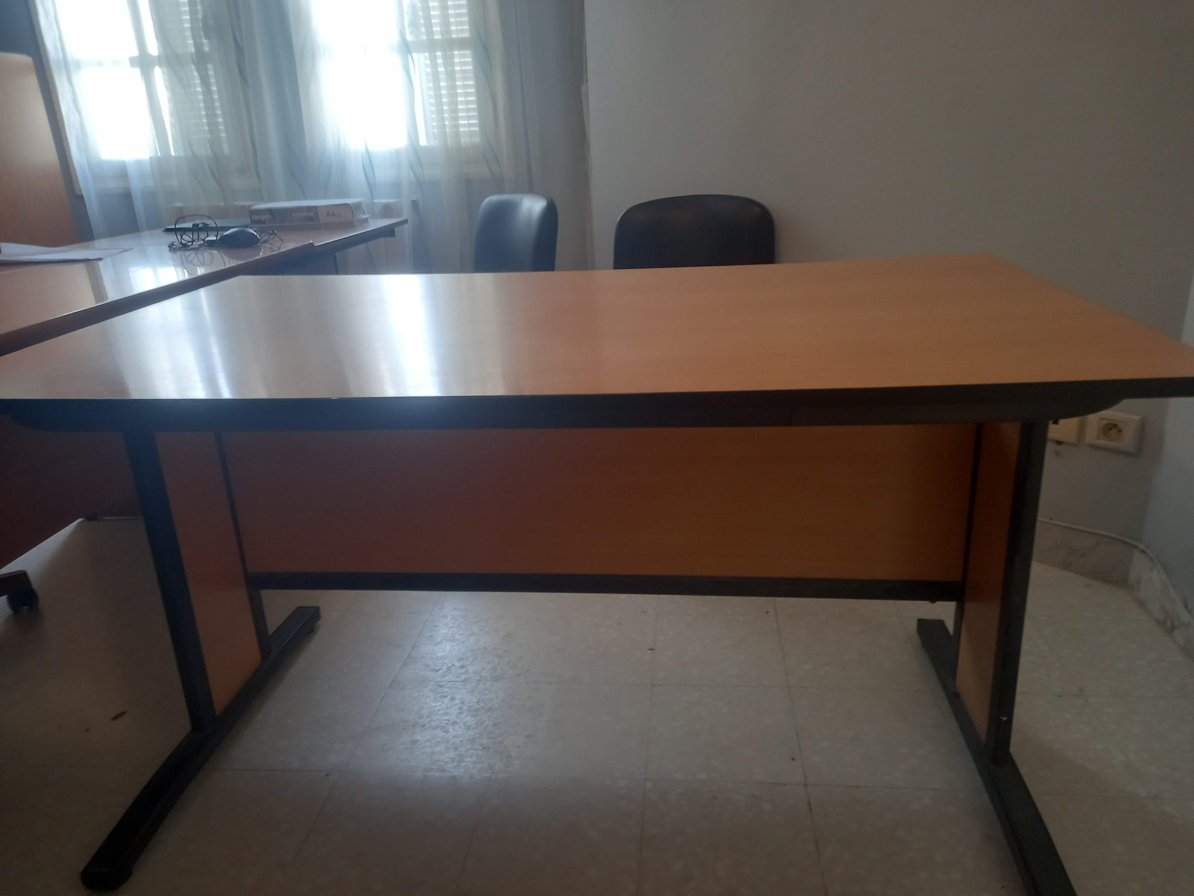Ariana Ville Cite Ennasr 1 Meubles de bureau Bureaux - Tables Bureau et 2 lments de rangement