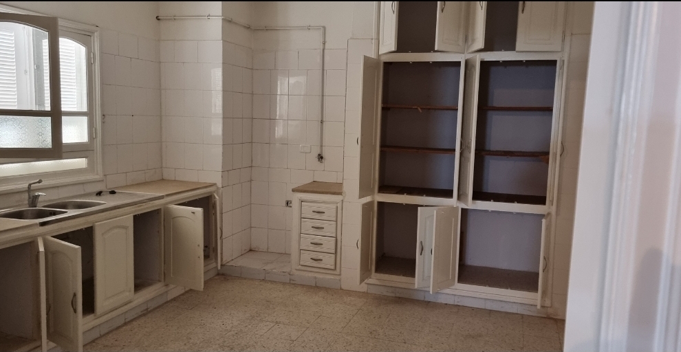 Sfax Ville El Bousten Location Appart. 2 pices Etage de villa