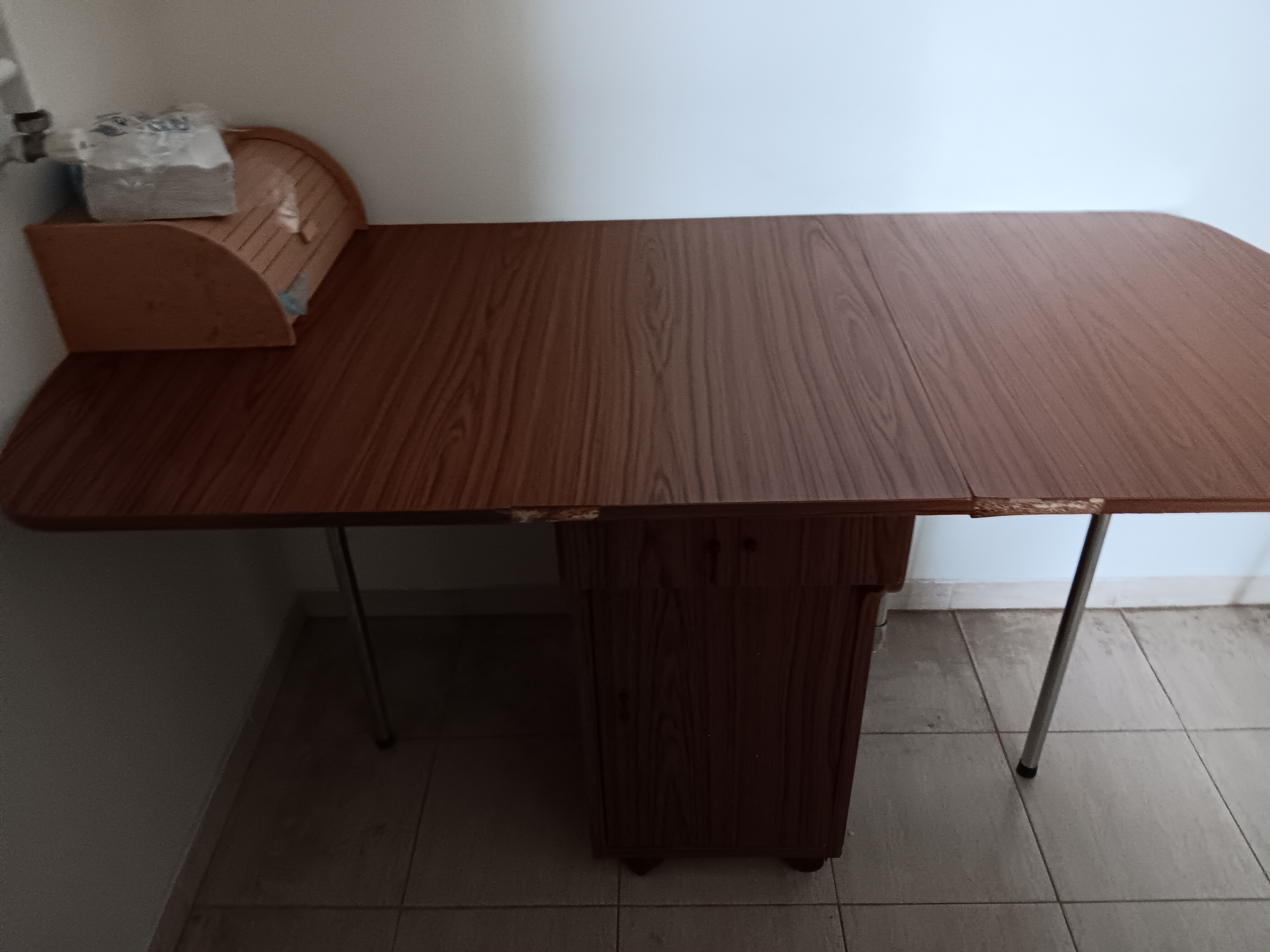 El Mourouj Residence Zahret El Mourouj Meubles de cuisine et salle de bain Tables - Coins Repas Table de cuisine