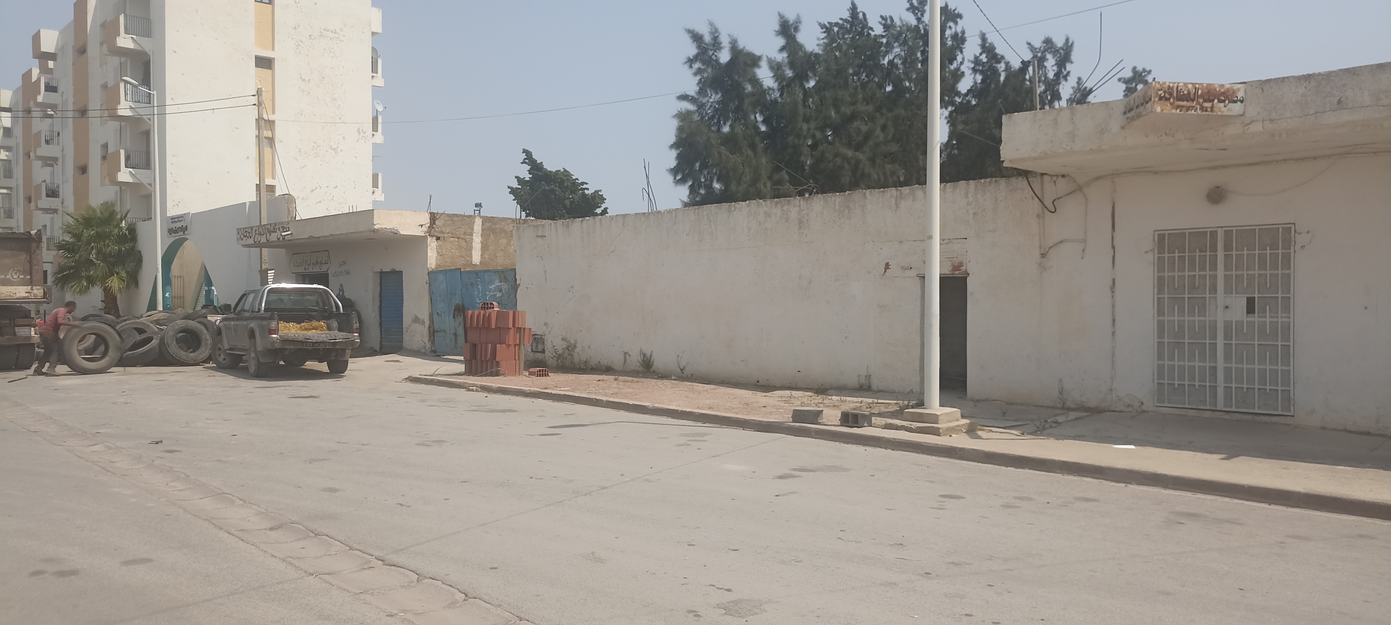 Bir Mcherga Bir Mcherga Bureaux & Commerces Surfaces Une entreprise pour matriaux de construction