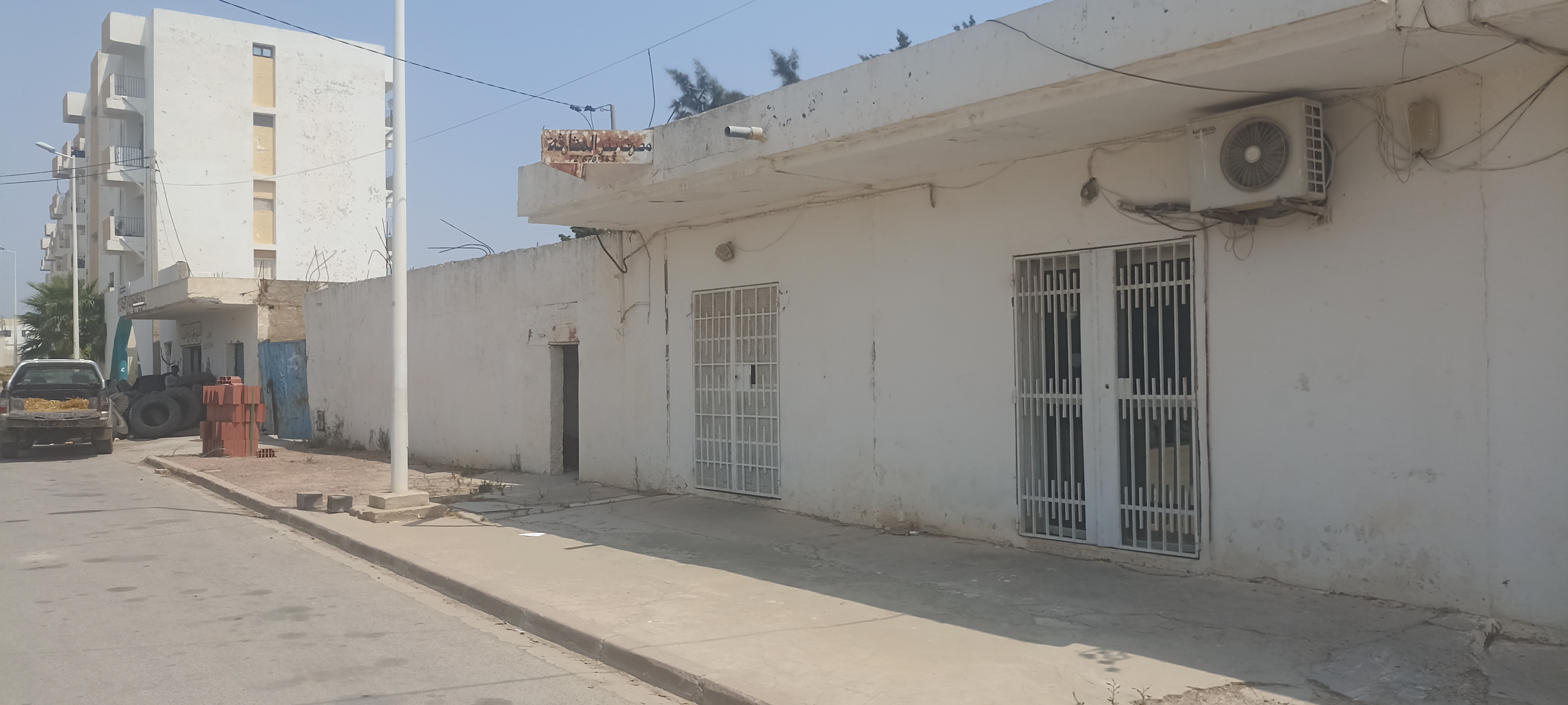 Bir Mcherga Bir Mcherga Bureaux & Commerces Surfaces Une entreprise pour matriaux de construction