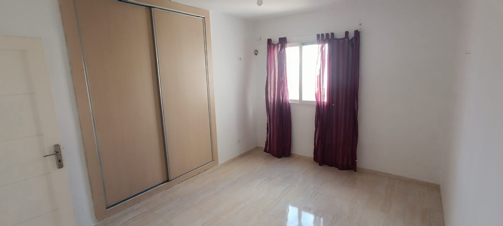 Cite El Khadra Cite Oplympique Location Appart. 3 pices Appartement avec 3 chambres individuelles