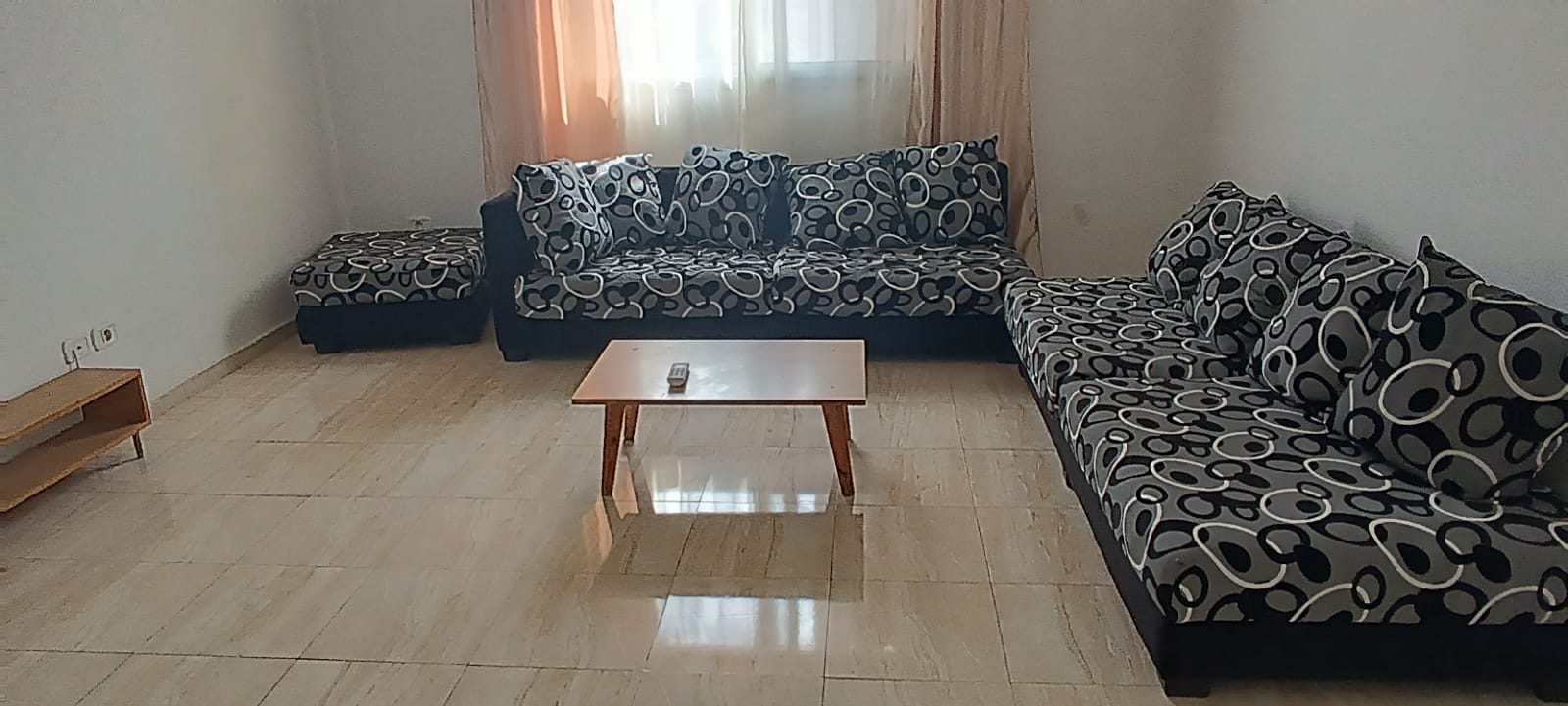Cite El Khadra Cite Oplympique Location Appart. 3 pices Appartement avec 3 chambres individuelles