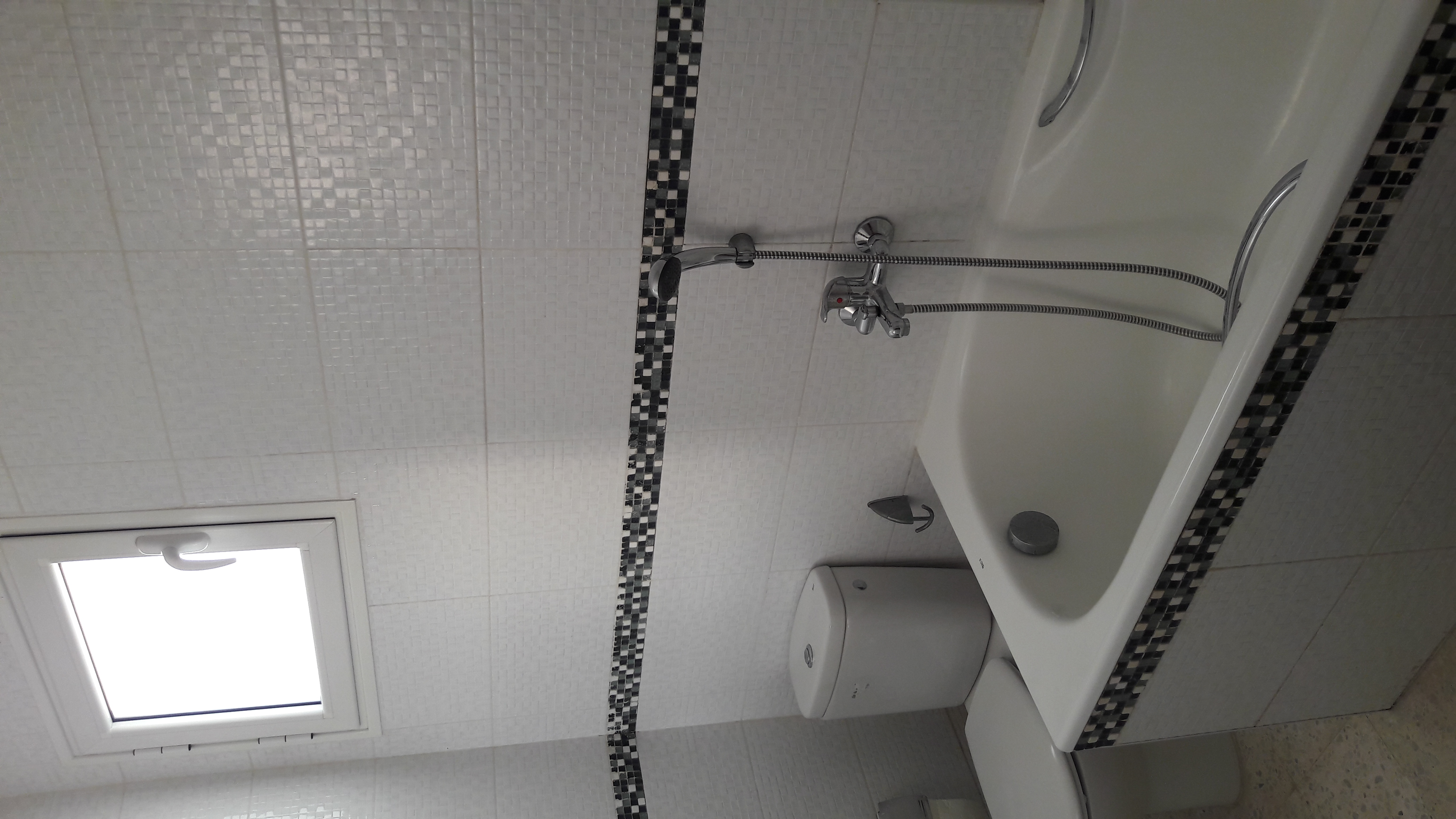 El Menzah El Manar 2 Location Appart. 4 pices Trs bel appart et bonne occasion a saisir