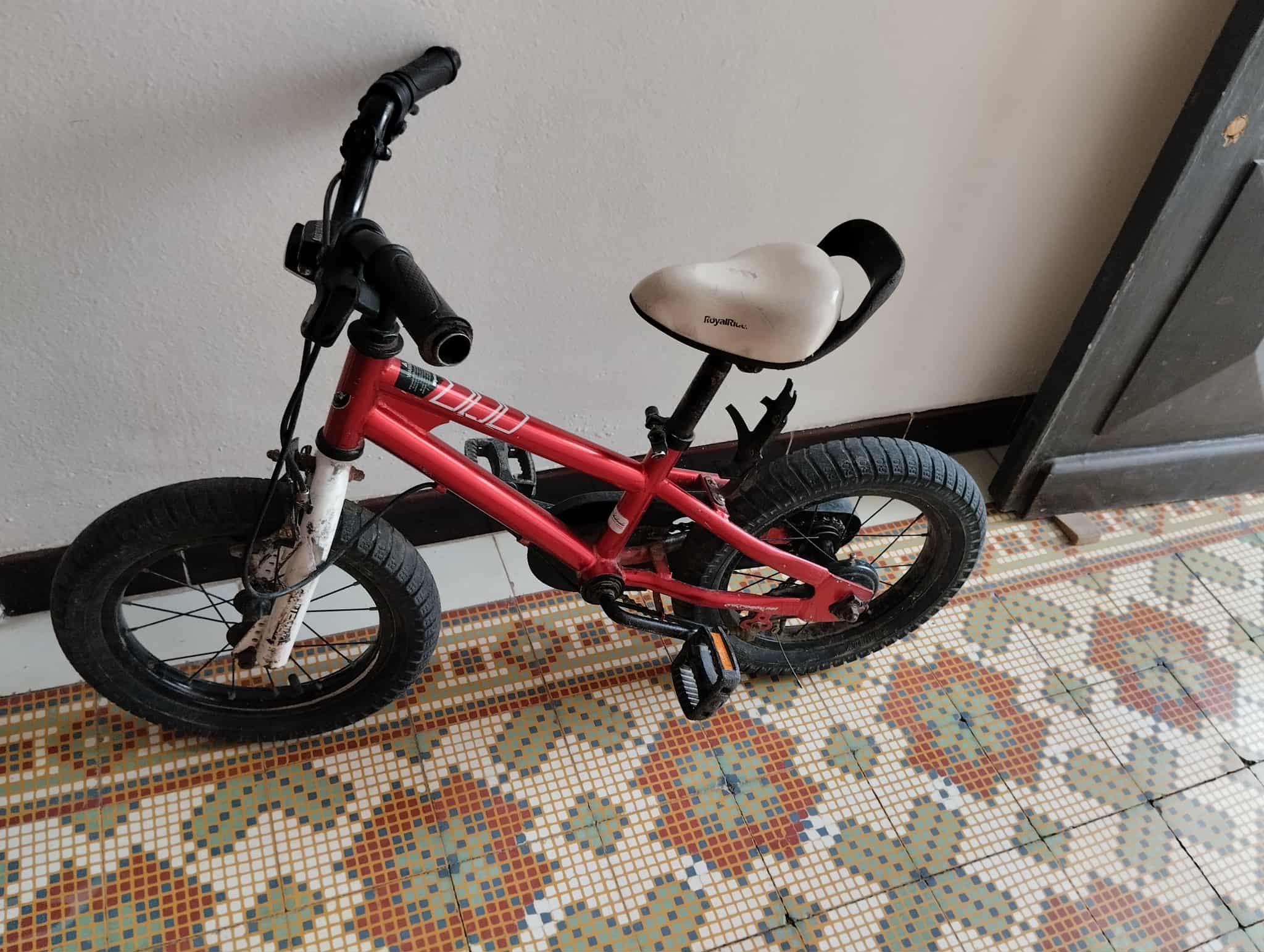 Ariana Ville Cite El Intissar 2 Jouet Autre Jolie bicyclette avec casseque de scurit