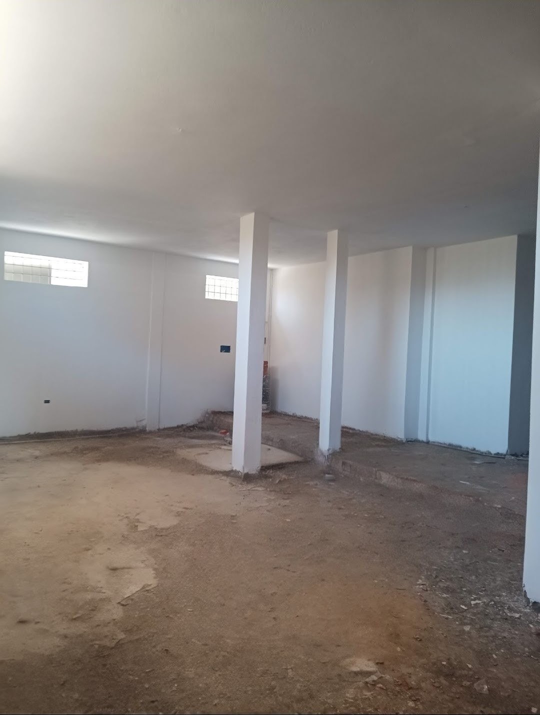 Oued Ellil Oued Ellil Bureaux & Commerces Atelier,Garage Depot commercial ou entreposage