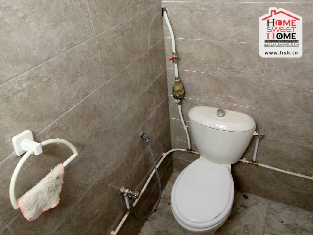 Bab Bhar Bab Bhar Bureaux & Commerces Surfaces Local el bacha  montfleury