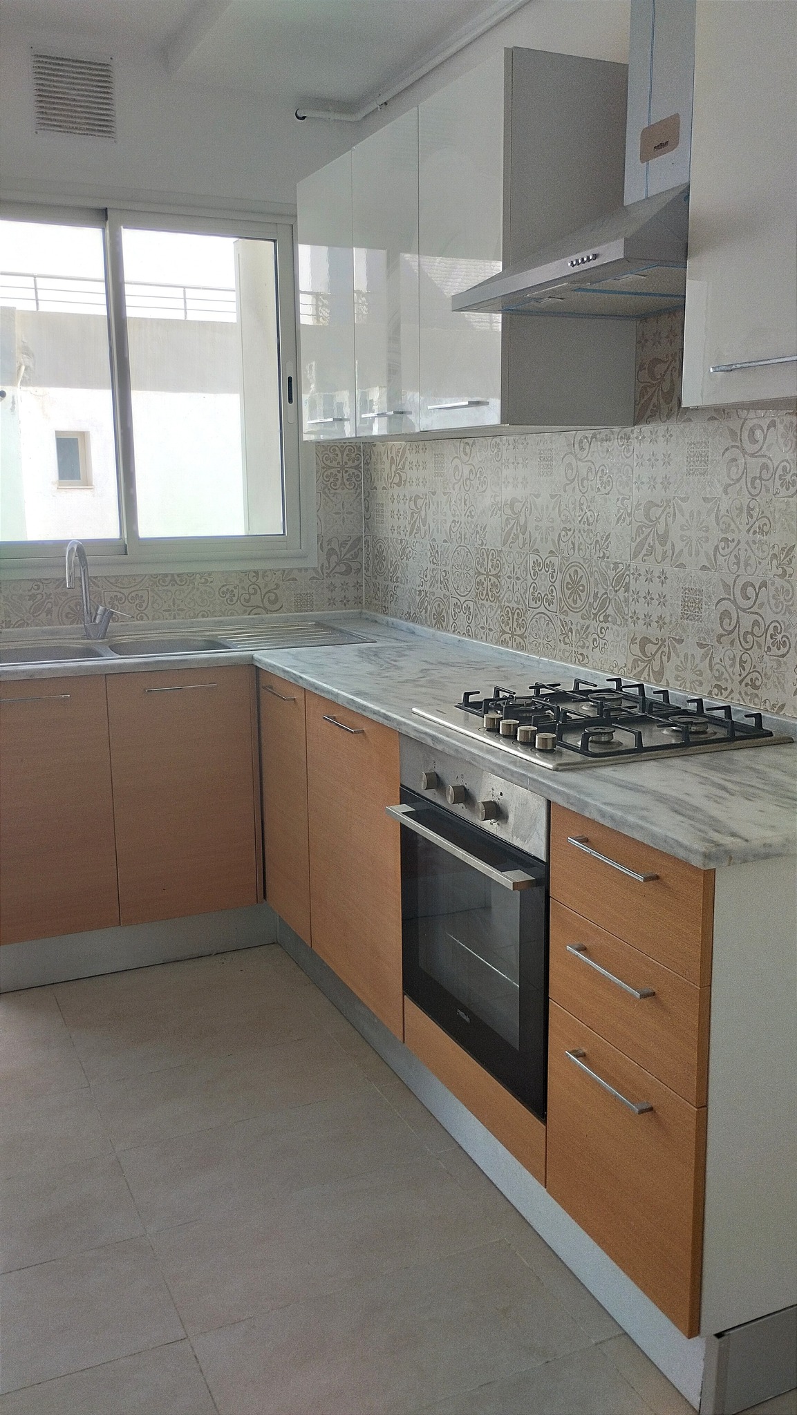 La Soukra La Soukra Location Appart. 4 pices Un appartement s3 situe a la soukra