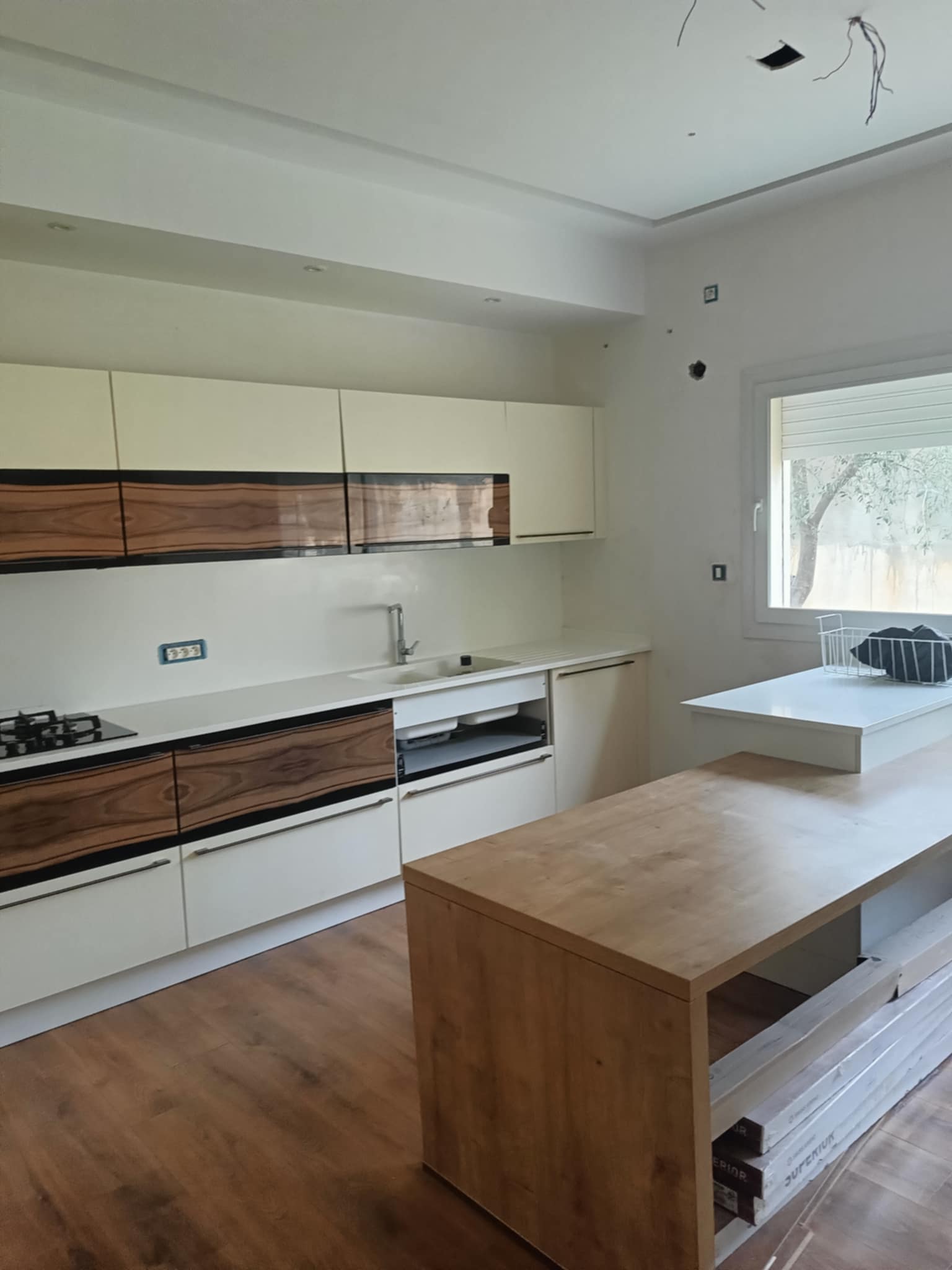 Ariana Ville El Menzah 6 Vente Maisons Une maison  sur deux niveaux indpendant