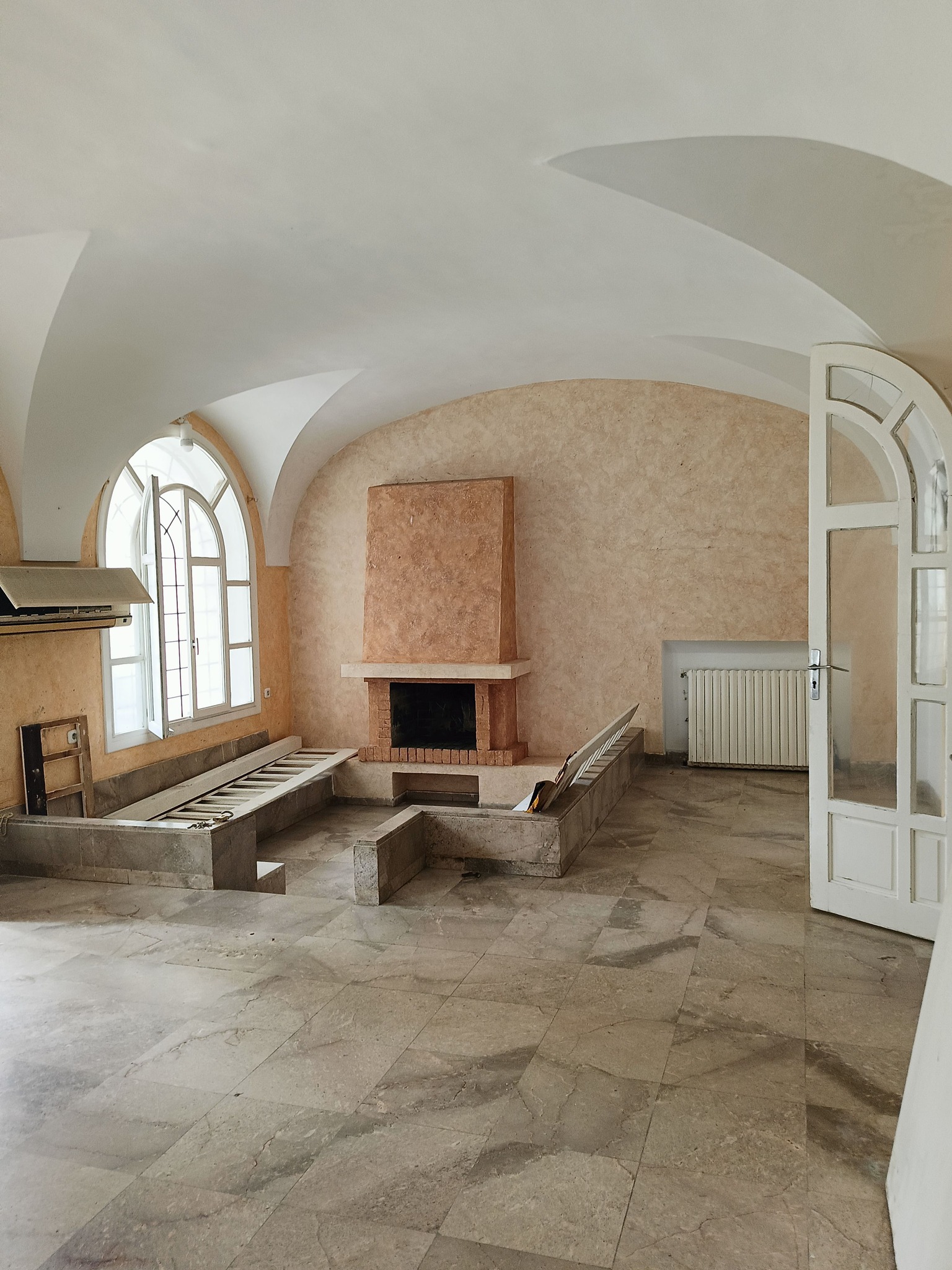 Carthage Salambo Vente Appart. 5 pices+ Une villa bien place