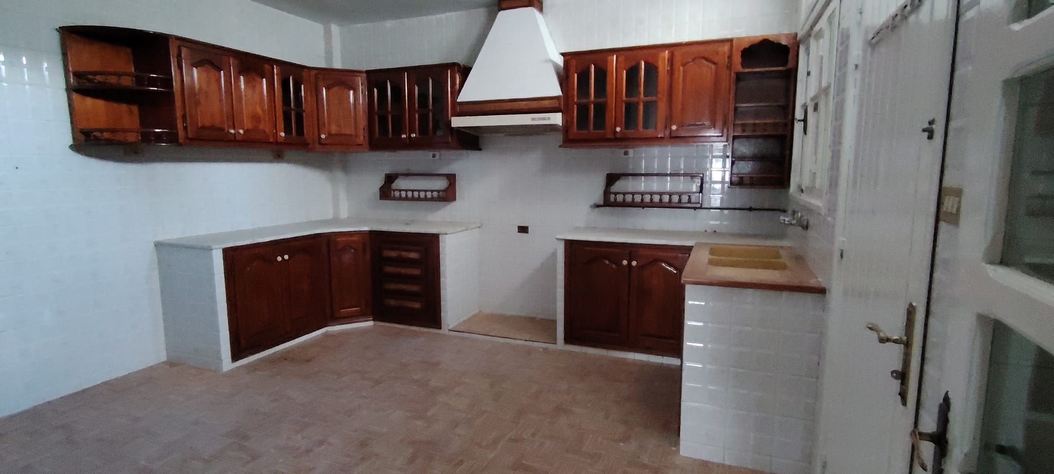 Le Bardo Khaznadar Location Appart. 4 pices S4 au rdc pour fille etudiante