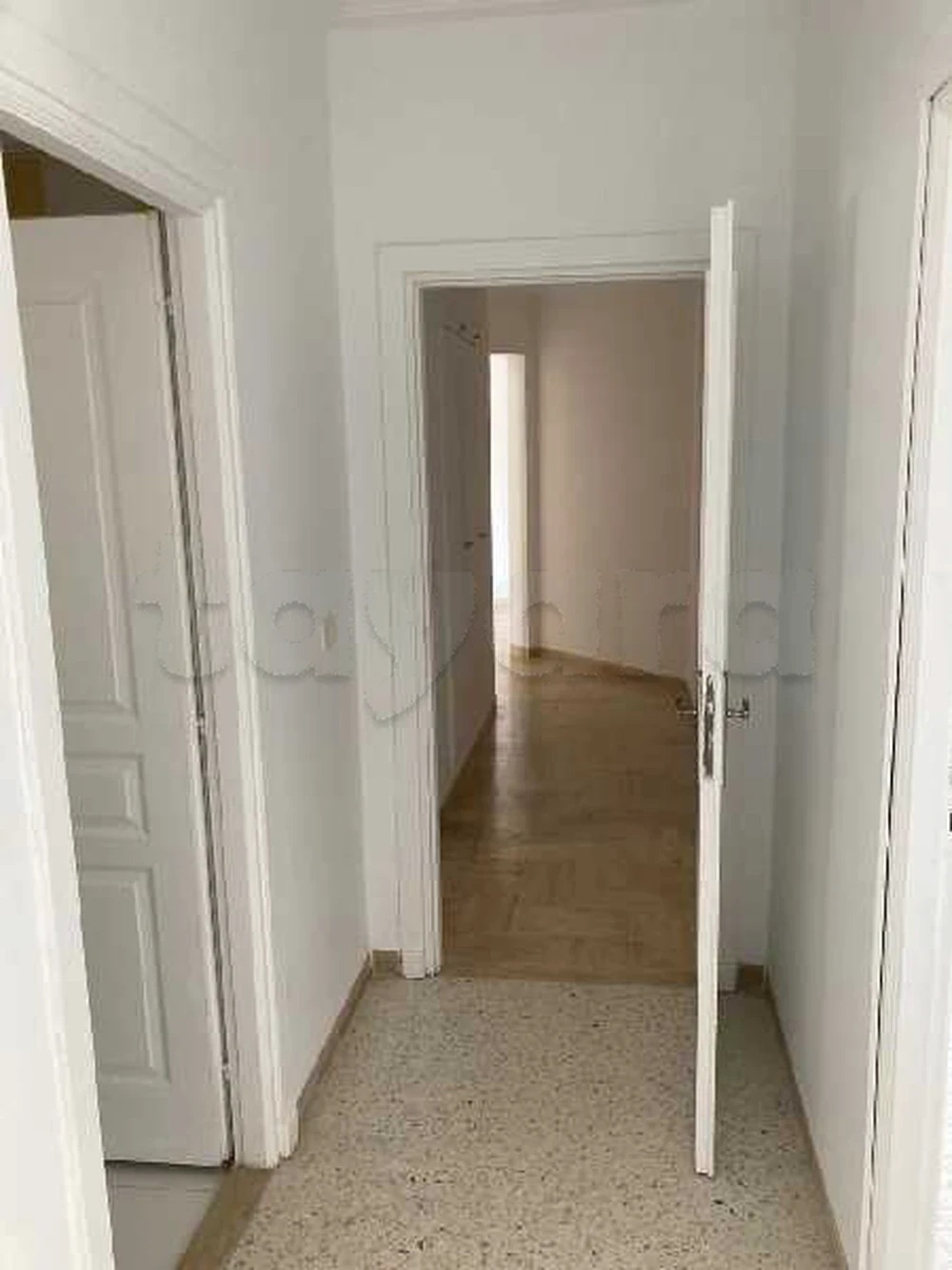 La Marsa El Aouina Location Appart. 1 pice S plus 3 cite el wa7at pas loin de aziza