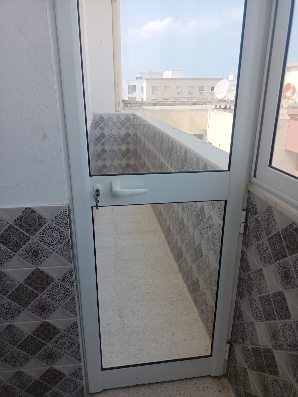 La Marsa El Aouina Location Appart. 2 pices S plus 2 retaper a neuf a jardins de loaouina