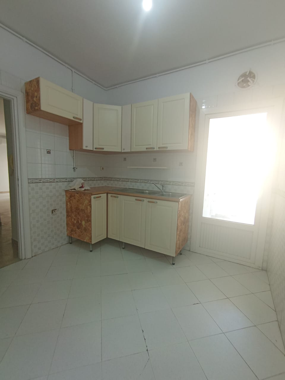 La Marsa El Aouina Location Appart. 2 pices S plus 2 avec place pss cite wahat