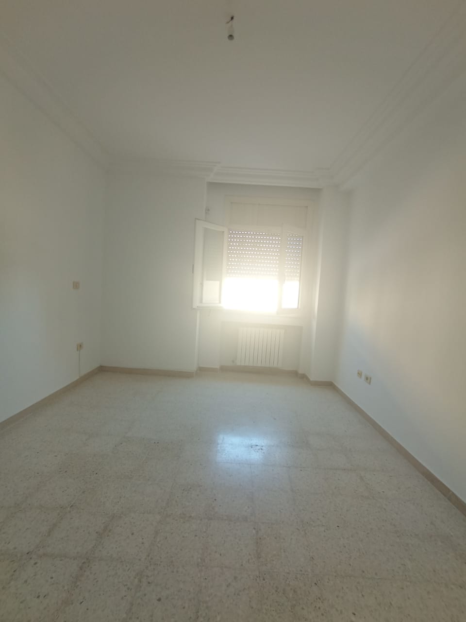 La Marsa El Aouina Location Appart. 2 pices S plus 2 avec place pss cite wahat