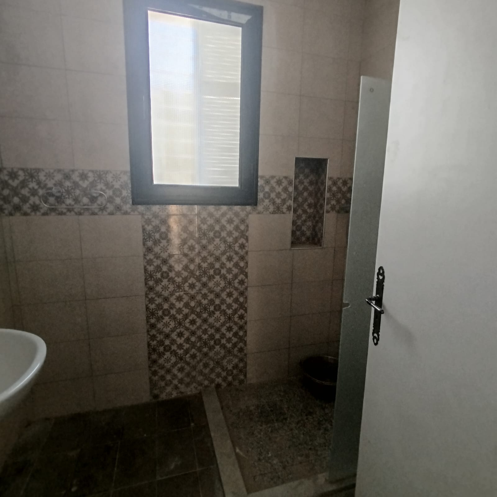 El Menzah El Menzah 9 Location Appart. 4 pices Spacieux tage de villa s3 bien ar  menzah9a