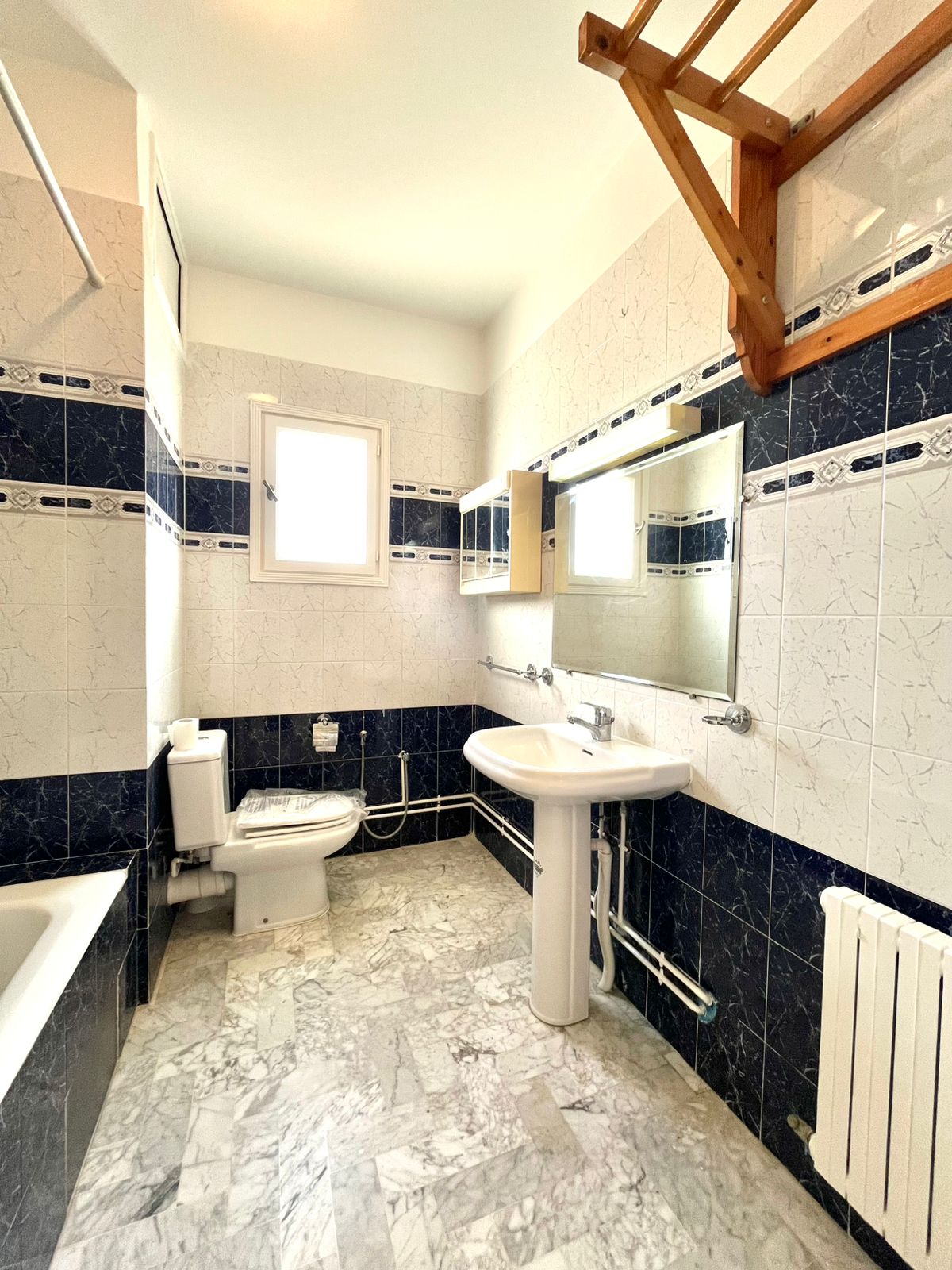 Mnihla Cite Ennasr Location Appart. 5 pices+ Un vaste appartement s4  ennasr1