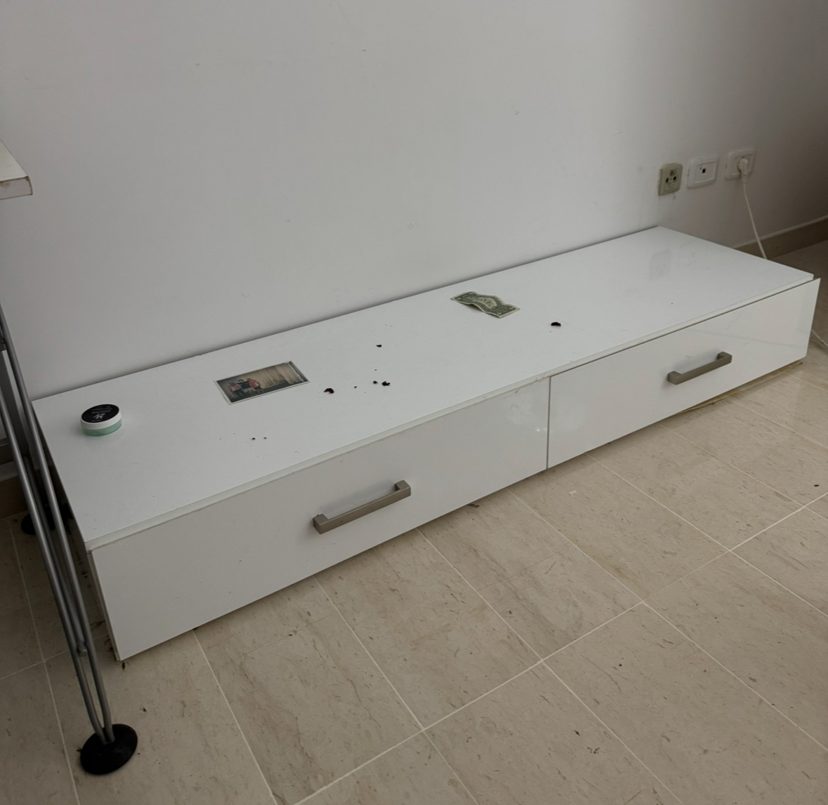 La Soukra Borj Louzir Salon - Salle  manger  Meubles TV Table tv couleur blanc simple design