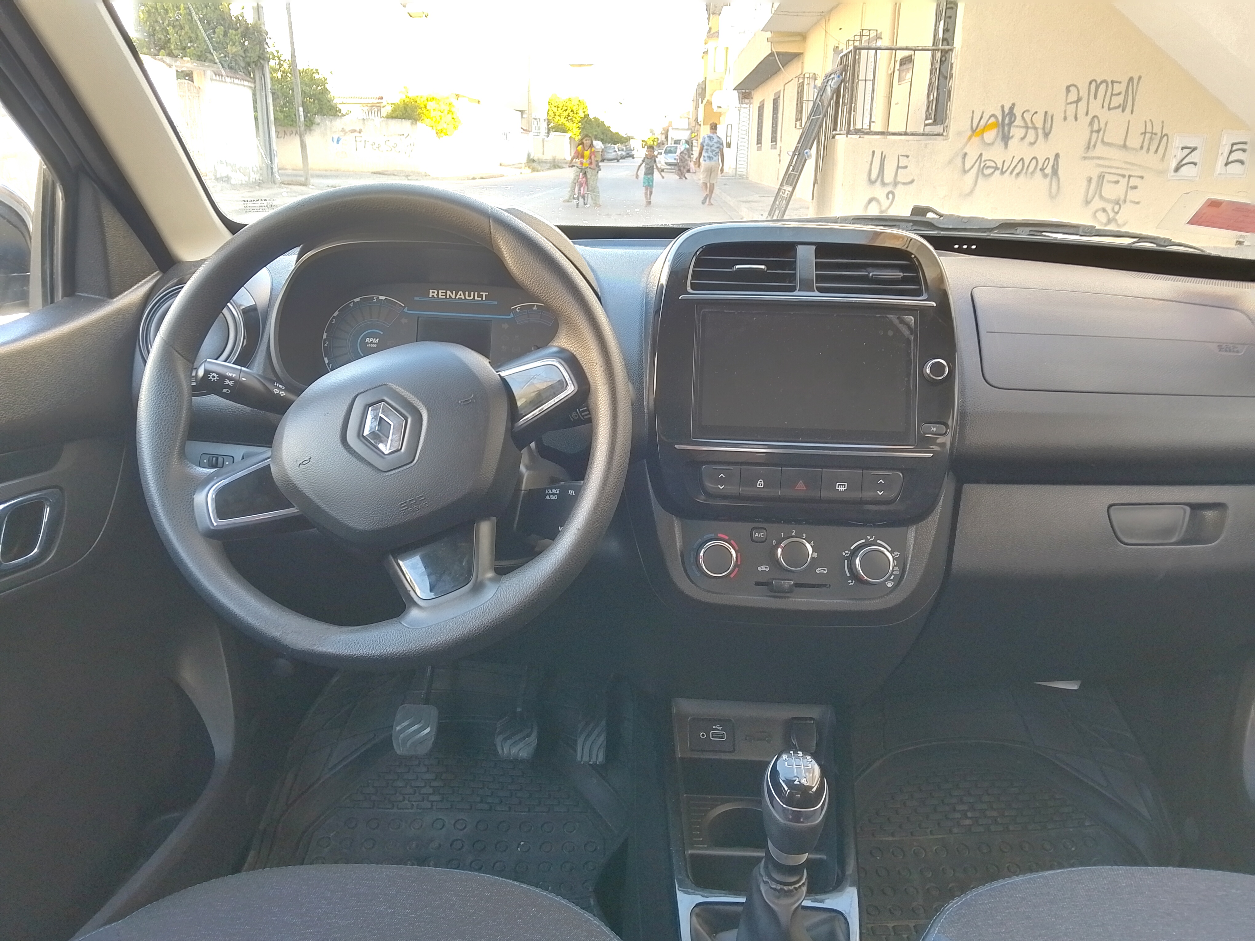 Soliman Soliman Renault Clio Renault kwid 1re main