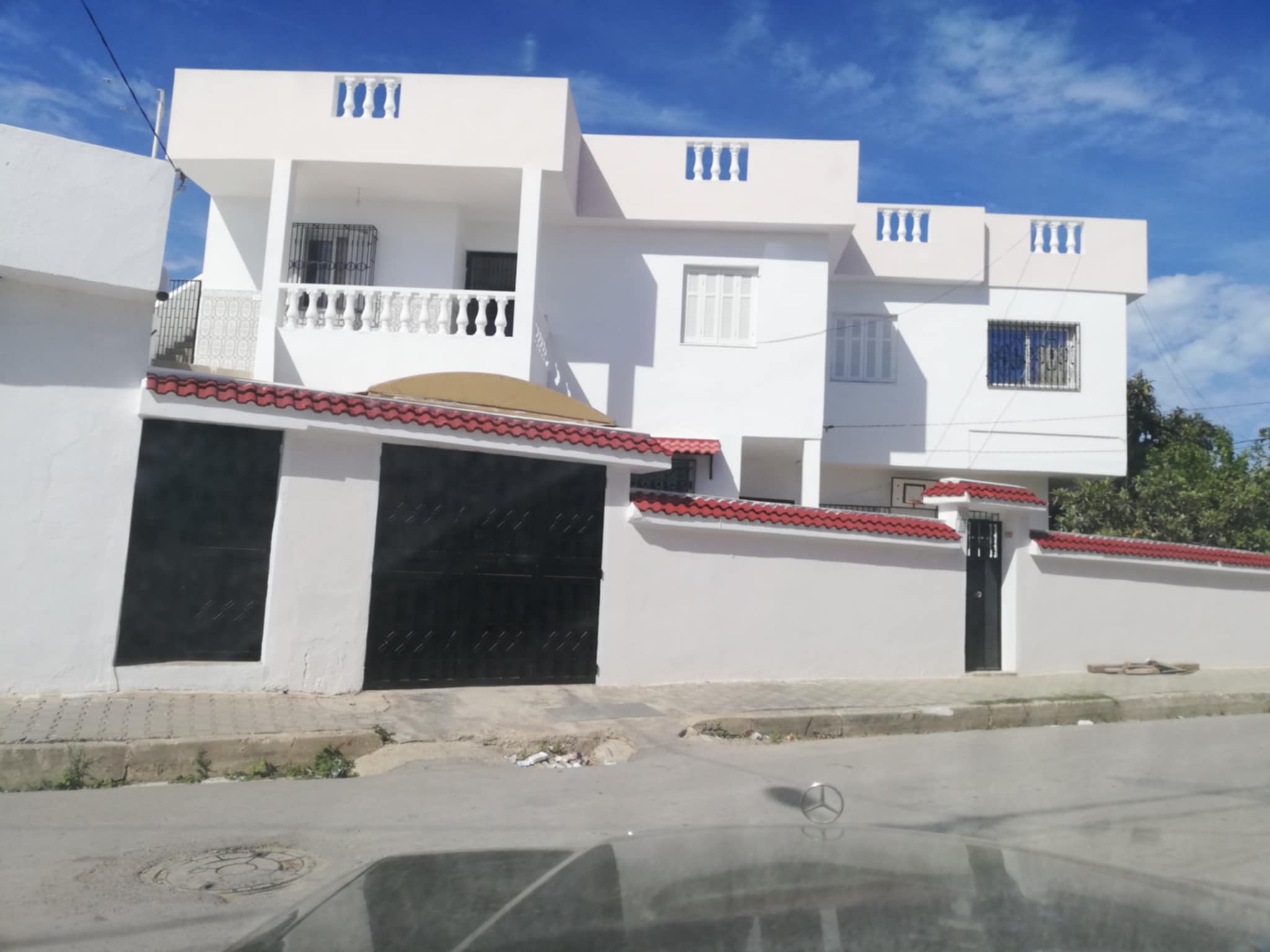 Ben Arous Ben Arous Vente Maisons Villa deux tage deux garages et studio