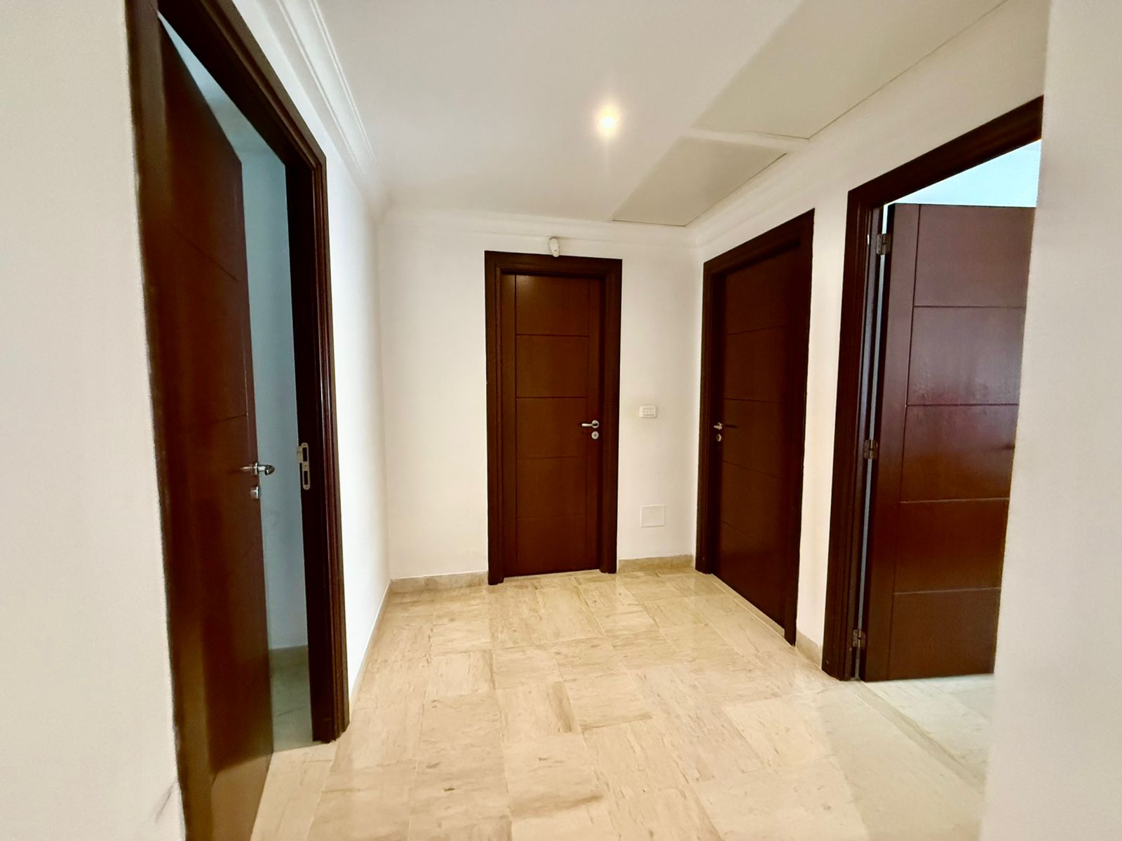 La Marsa&nbsp;Berge Du Lac&nbsp;Location&nbsp;Appart. 4 pi�ces&nbsp;Aprt salon et 4 chambres au lac 2