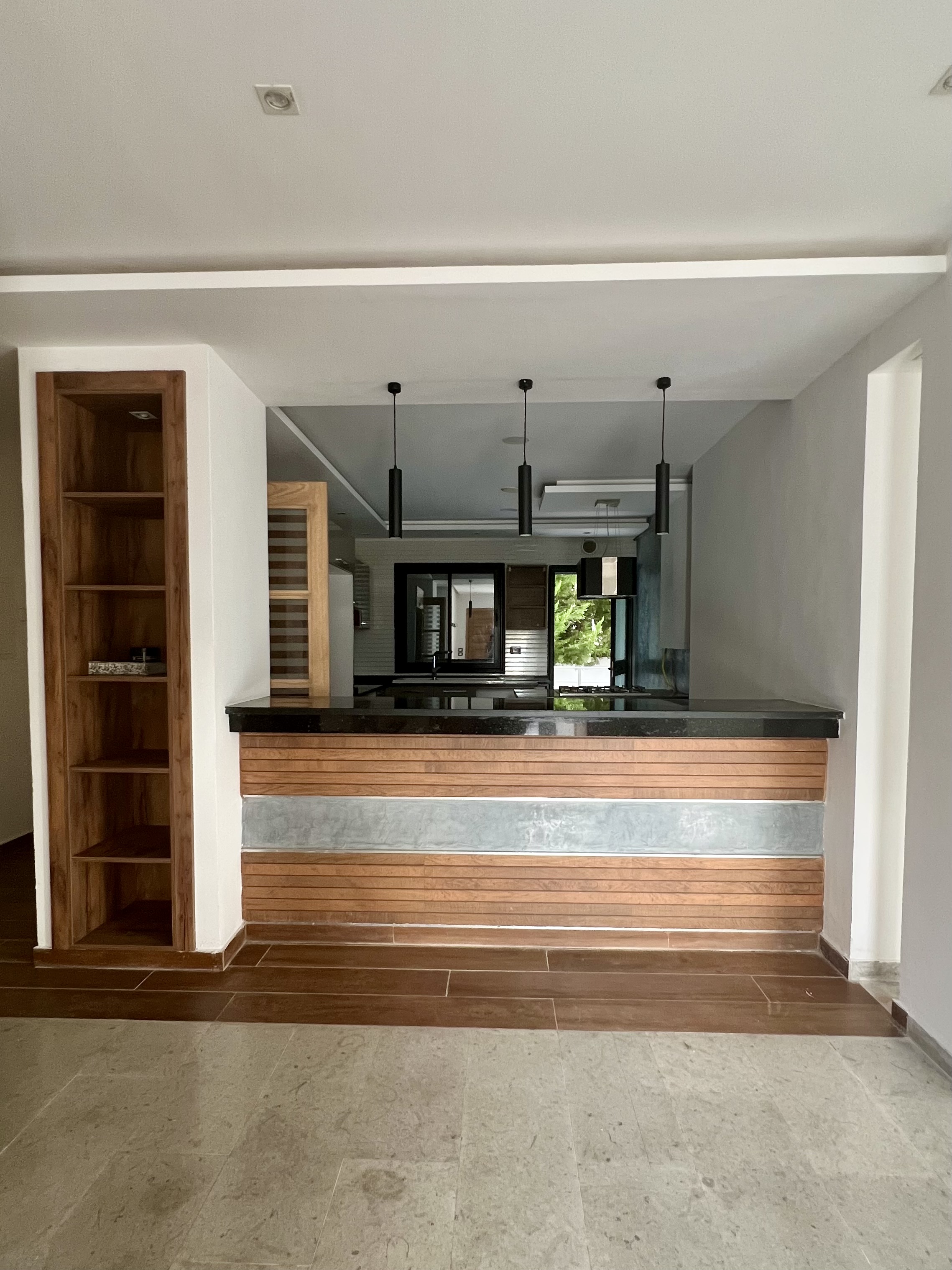 La Marsa Berge Du Lac Location Appart. 4 pices Rdc de villa salon et 4 chambres et jardin