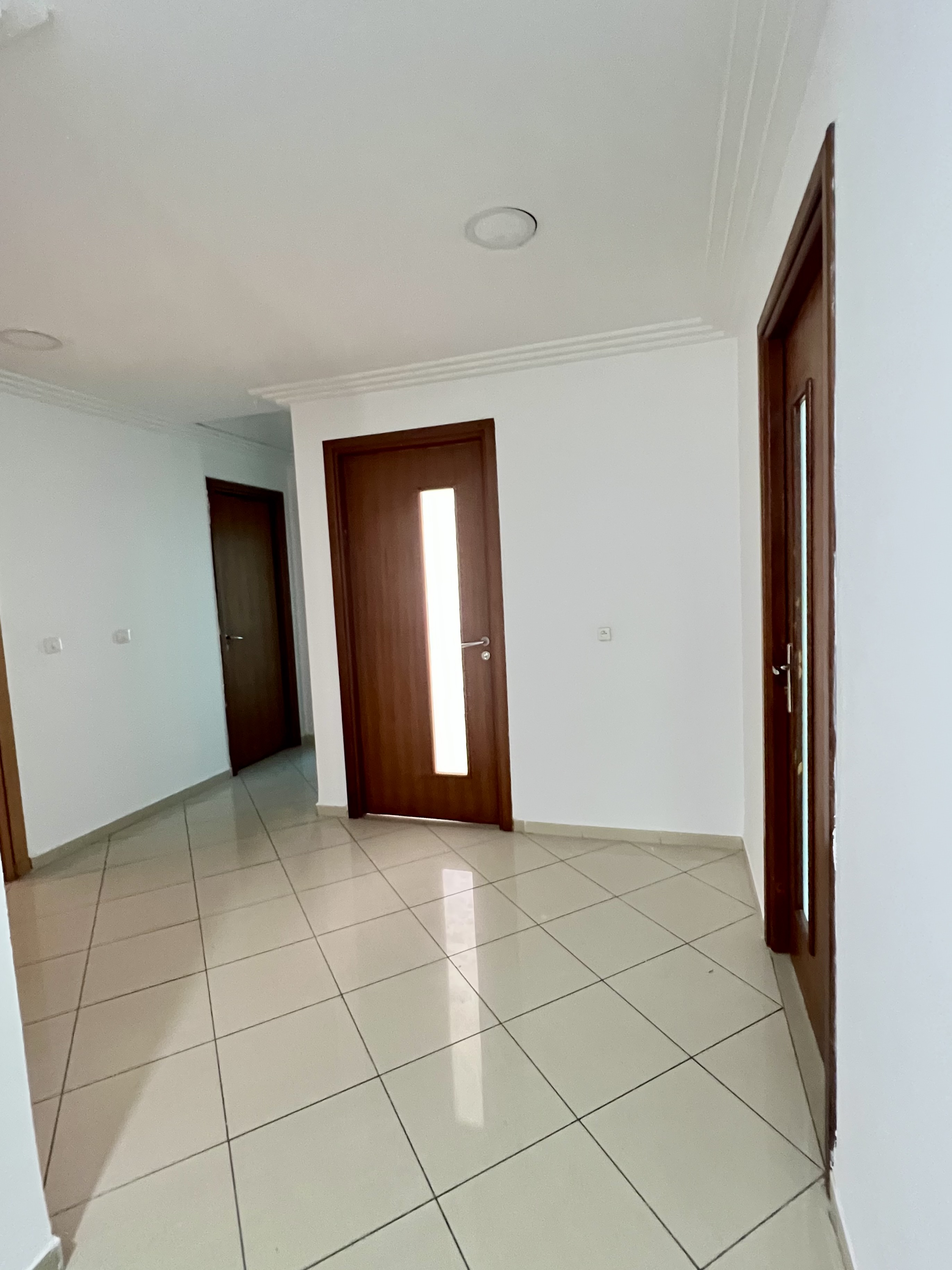 La Marsa Berge Du Lac Location Appart. 5 pices+ Bureau h et 5 pices 3500 ttc