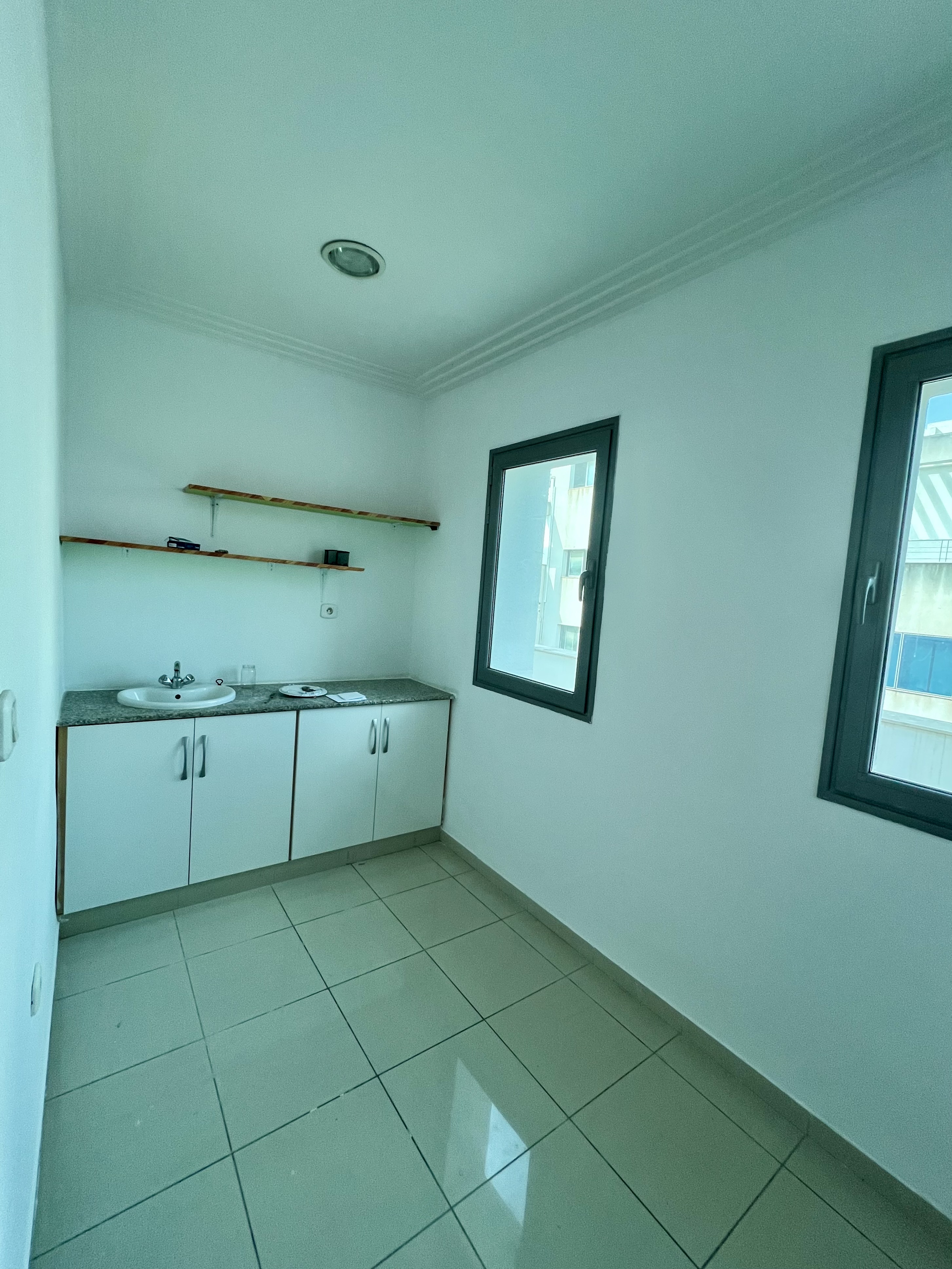 La Marsa Berge Du Lac Location Appart. 5 pices+ Bureau h et 5 pices 3500 ttc