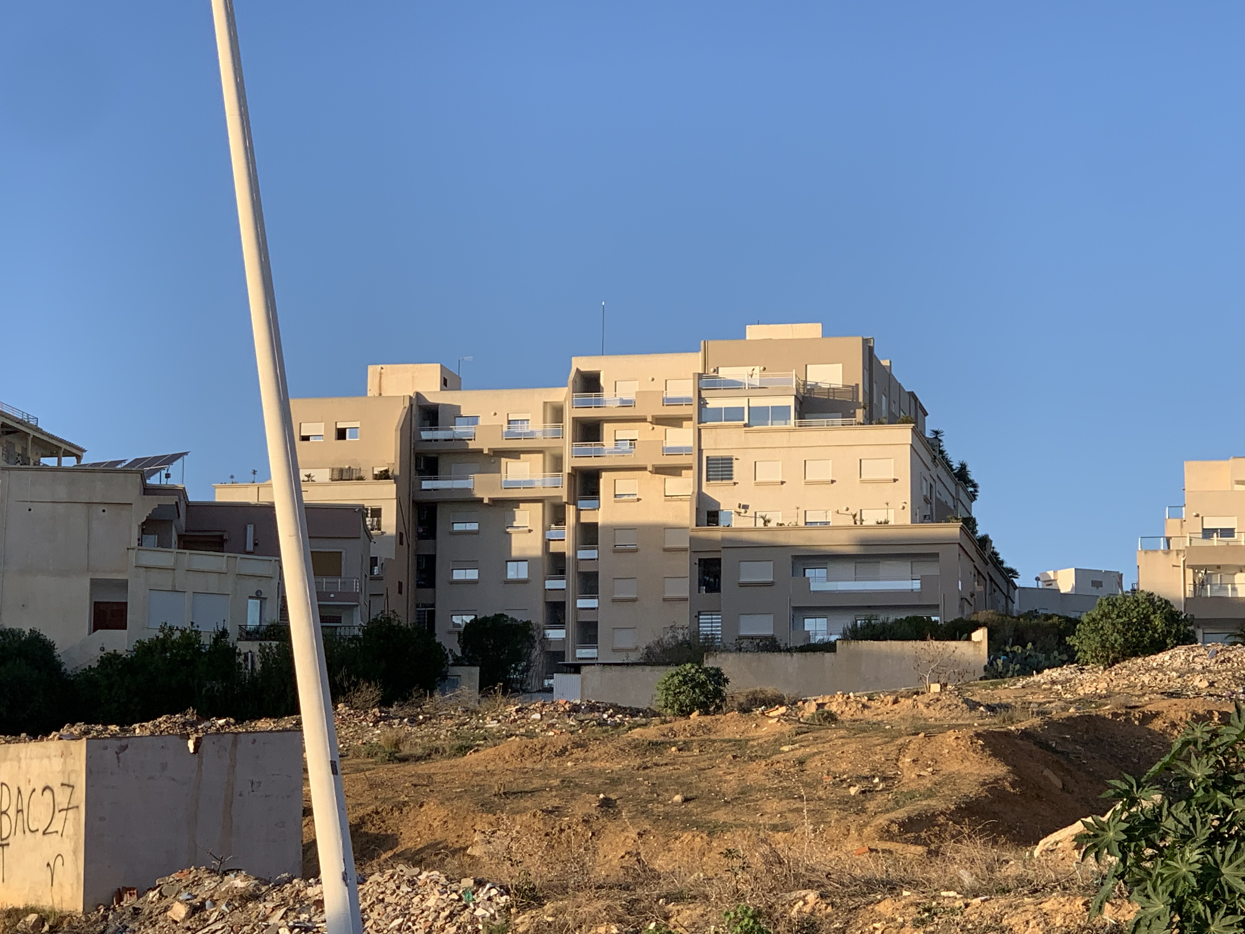 El Menzah El Menzah 9 Terrain Terrain nu R3 et r6 menzah 9c