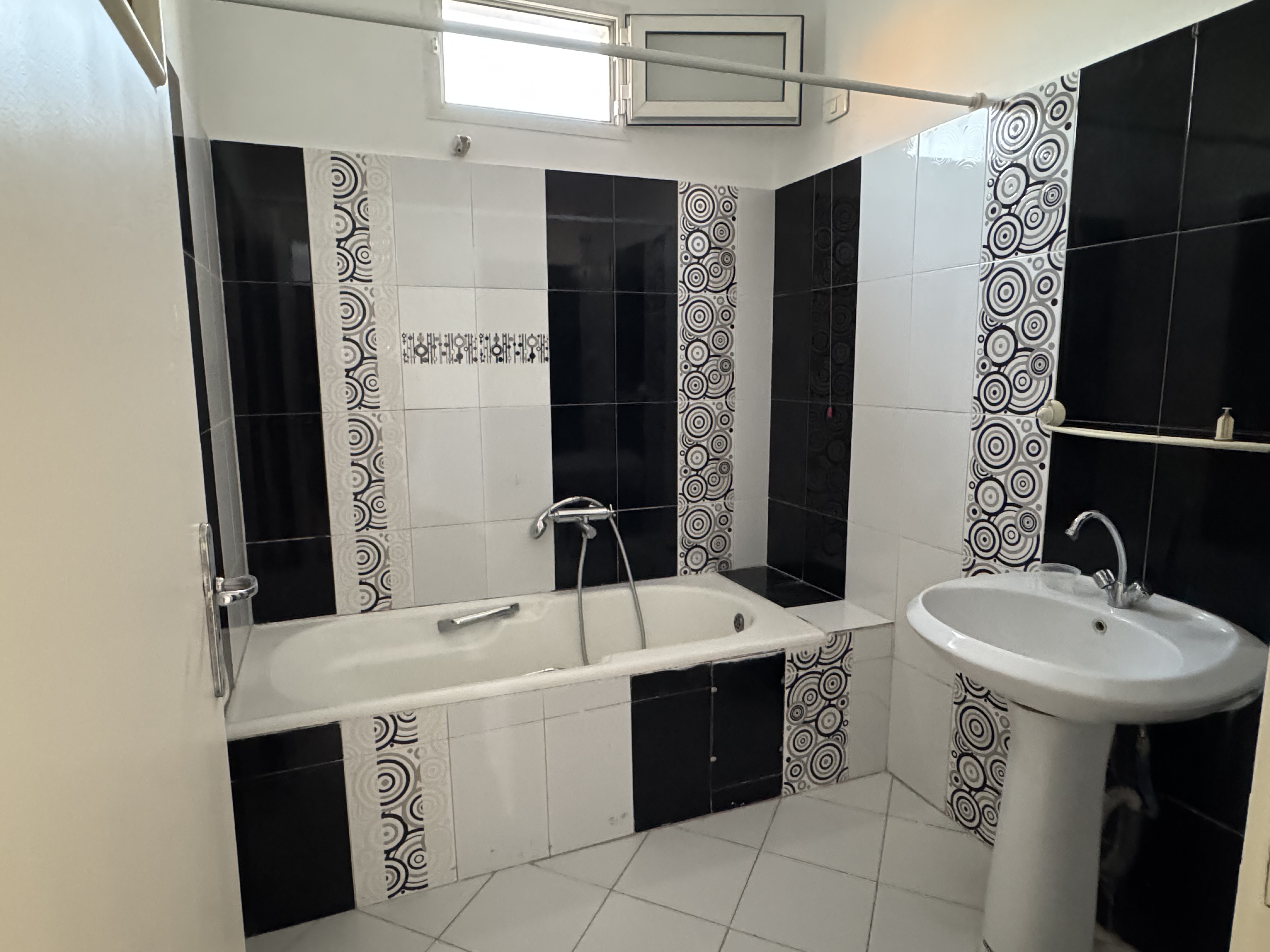 El Omrane Superieur Cite Ibn Khaldoun I Location Appart. 3 pices Appartement spacieux