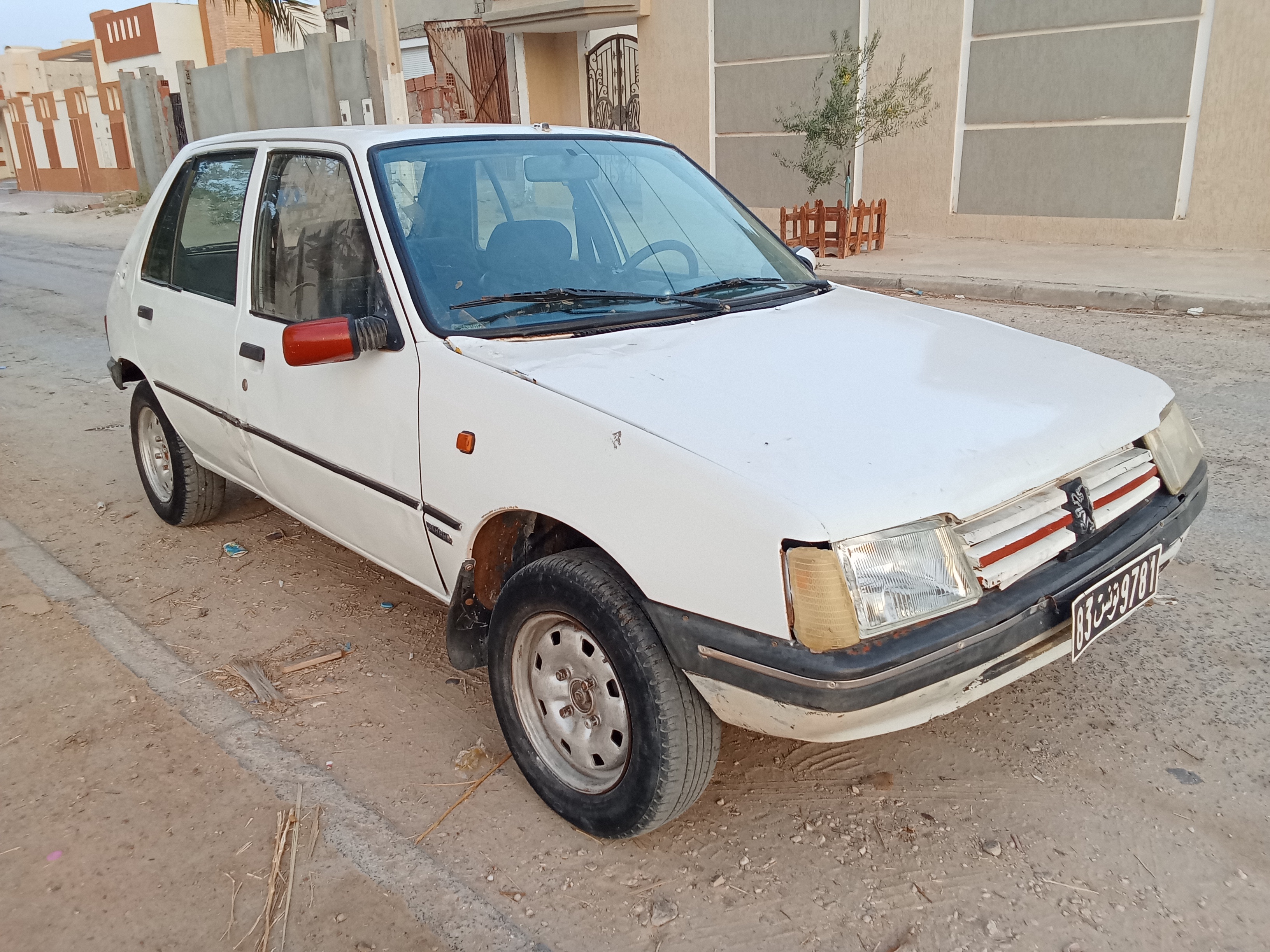 Gabes Medina Cite Des Oasis Peugeot 205 Peugeot 205
