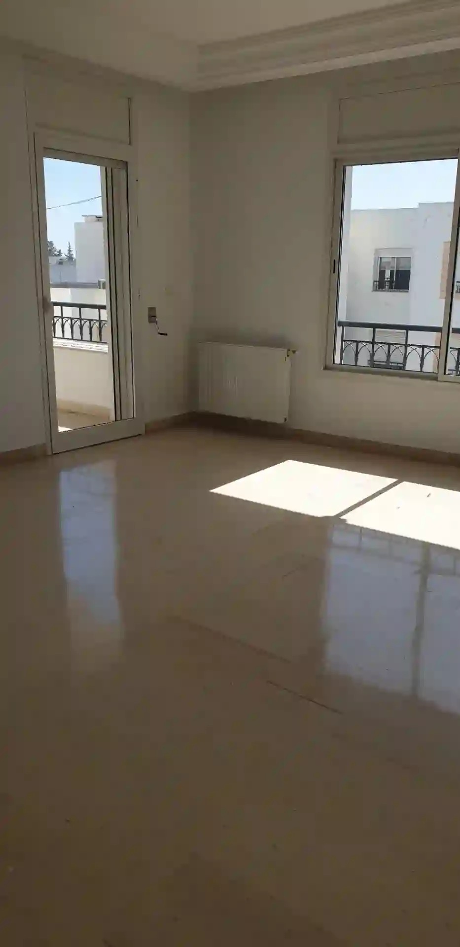 La Soukra La Soukra Location Appart. 3 pices S3 a soukra a 2 mm du centre commercial lc waikiki