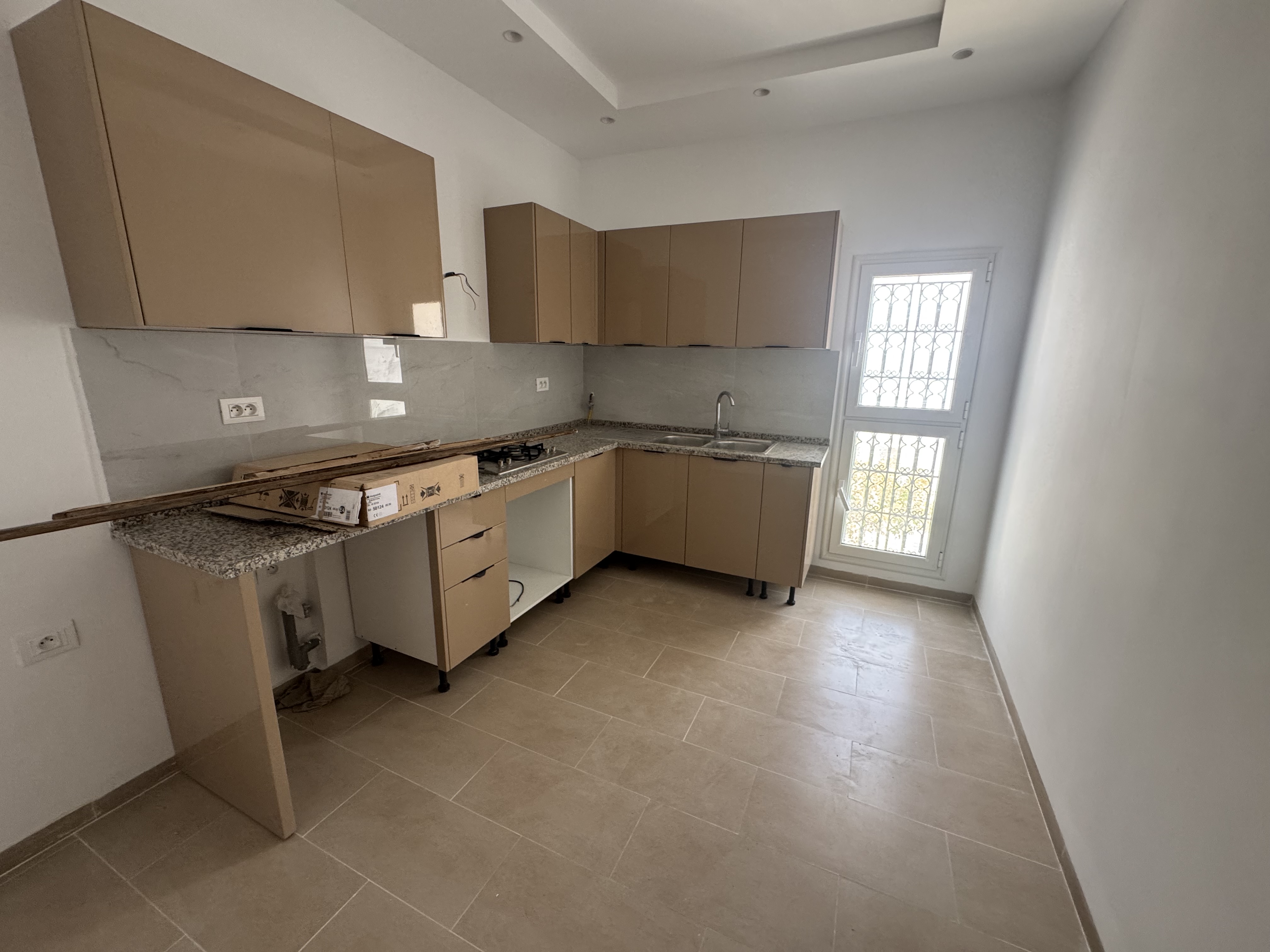 Ariana Ville Borj El Baccouche Location Appart. 4 pices App s3 1650 dt a borj baccouche