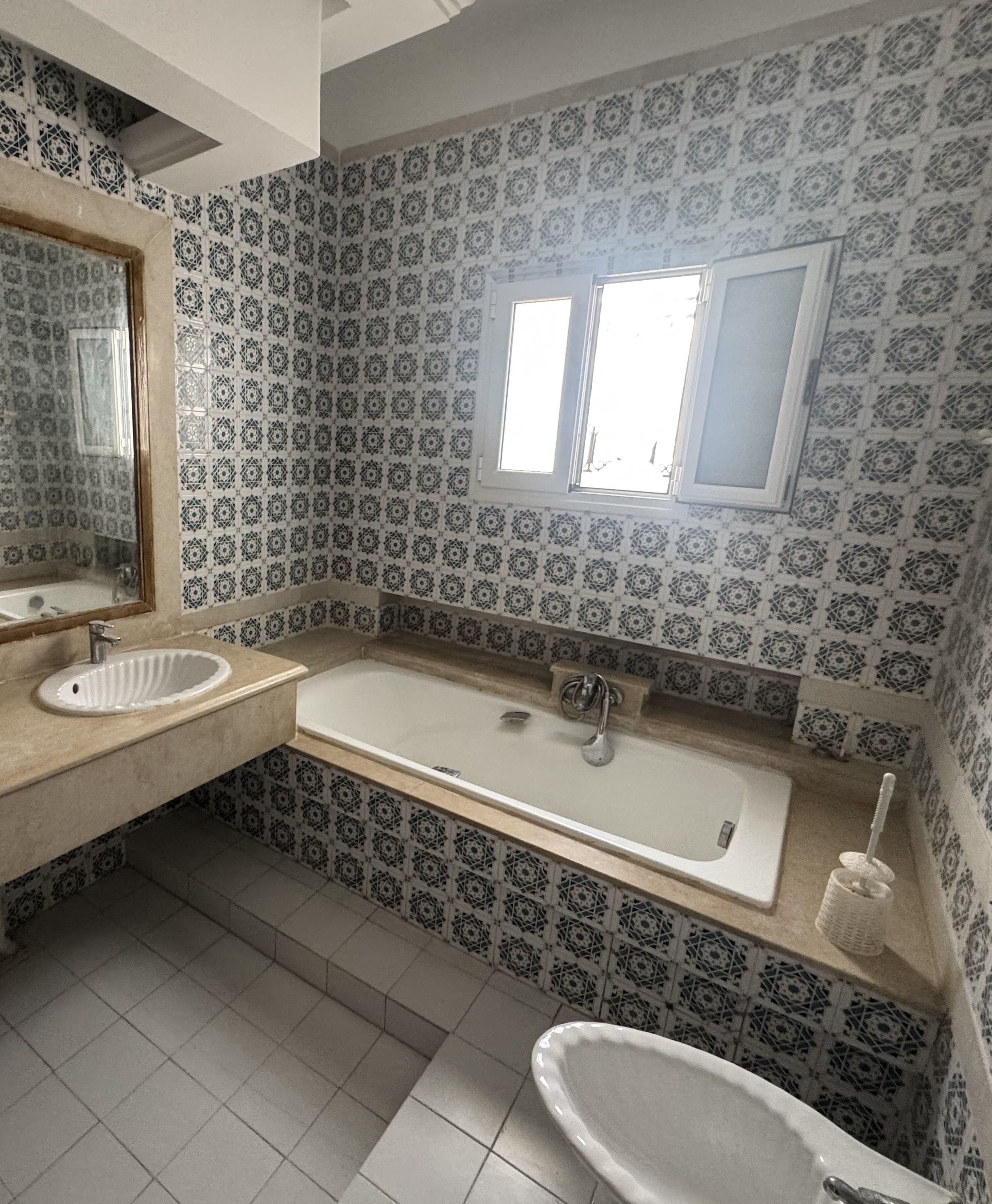 Ariana Ville Borj El Baccouche Location Appart. 4 pices App s3 1650 dt a borj baccouche