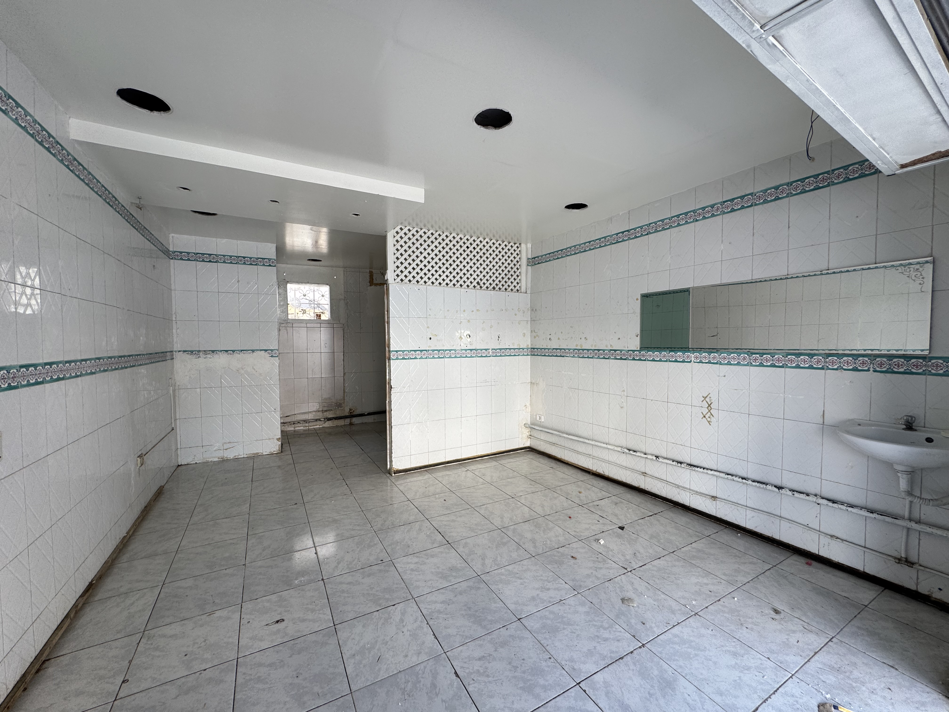 La Soukra Borj Louzir Bureaux & Commerces Grance libre Local de 25 m2 a borj louzir
